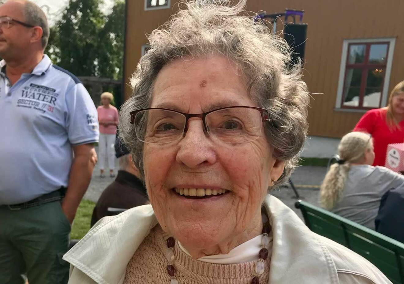 87-åriga Karin Ohlsson fick en pratstund med drottningen vid De Gamlas Dag i Ekebyhovs slottspark.