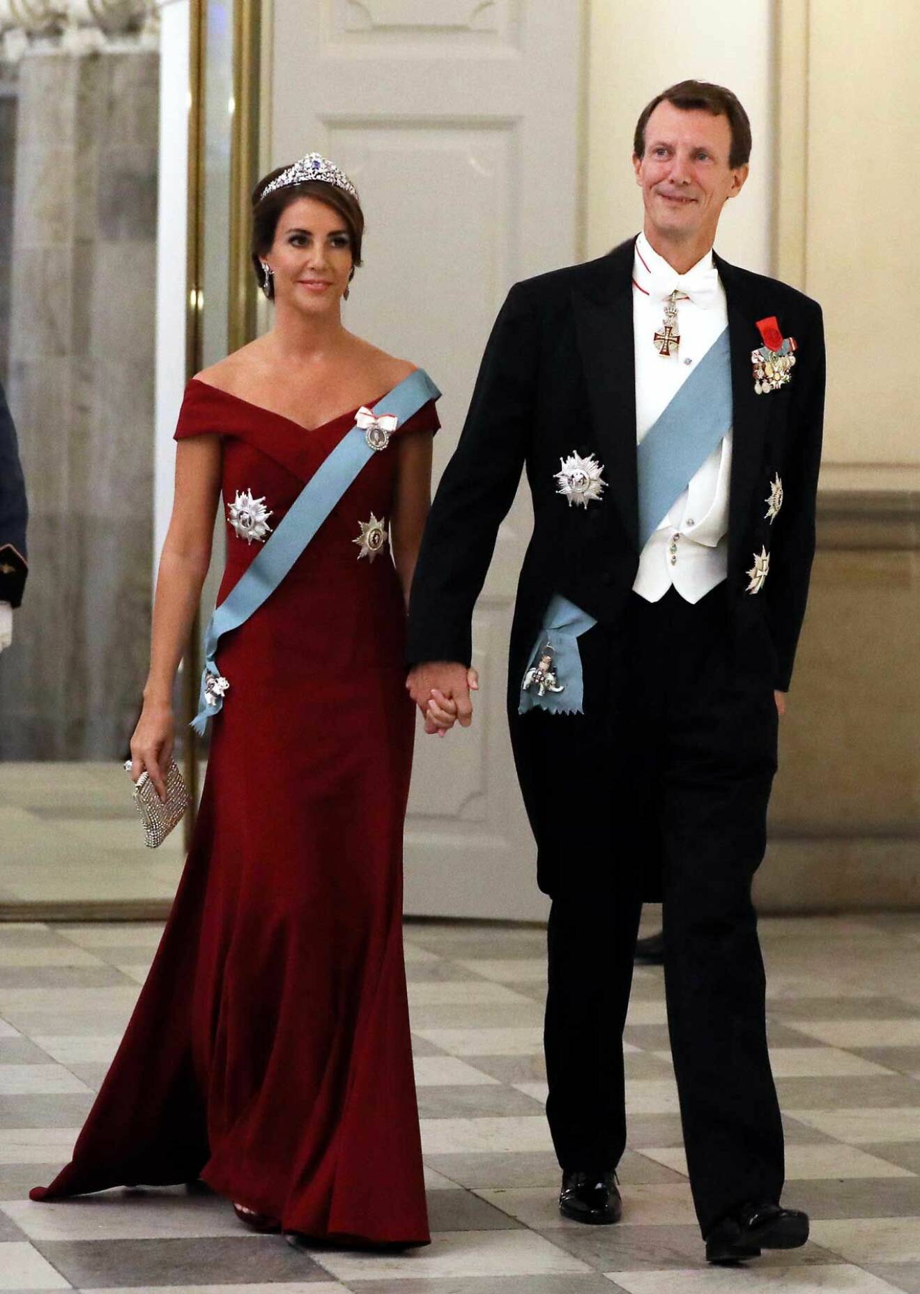Prinsparet Marie och Joachim, hand i hand. 
