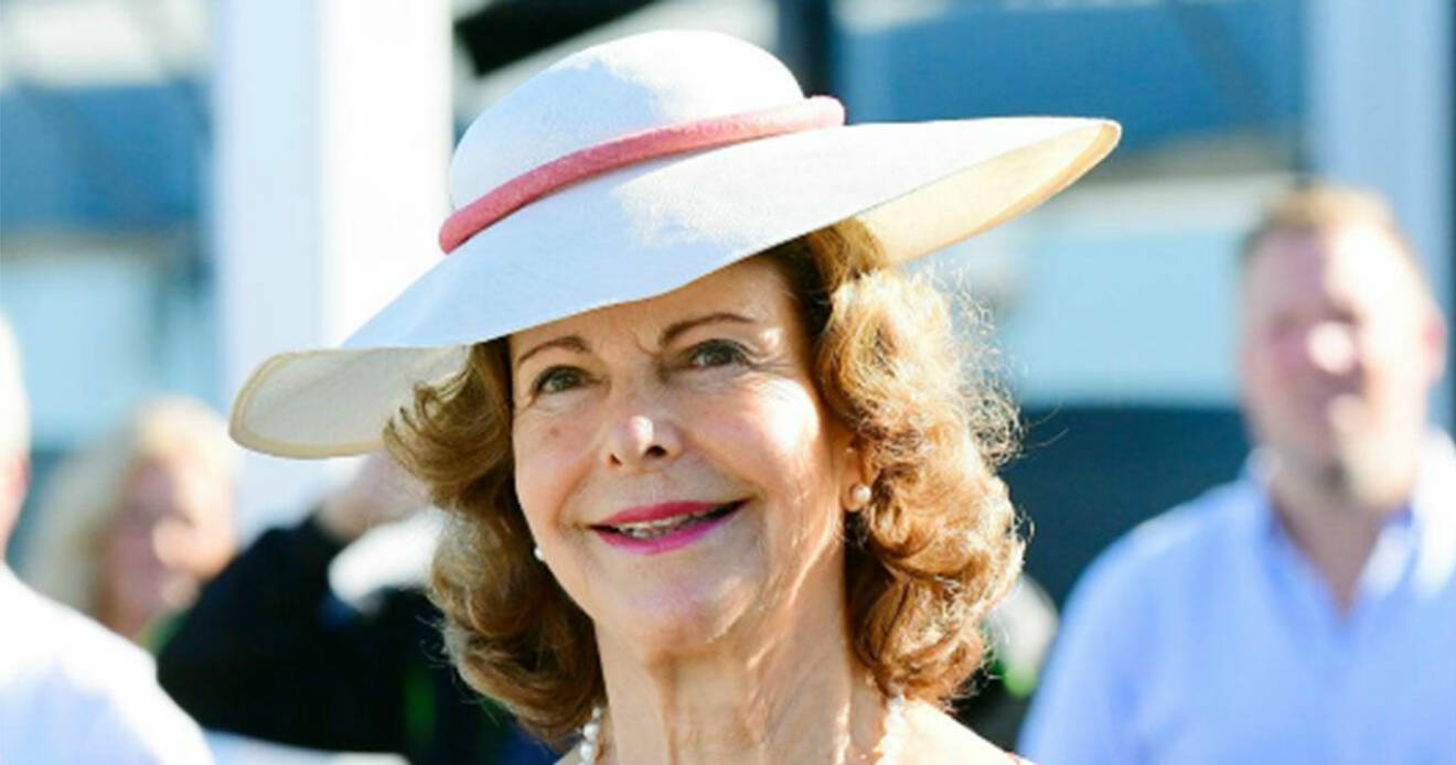 Drottning Silvia i vit hatt