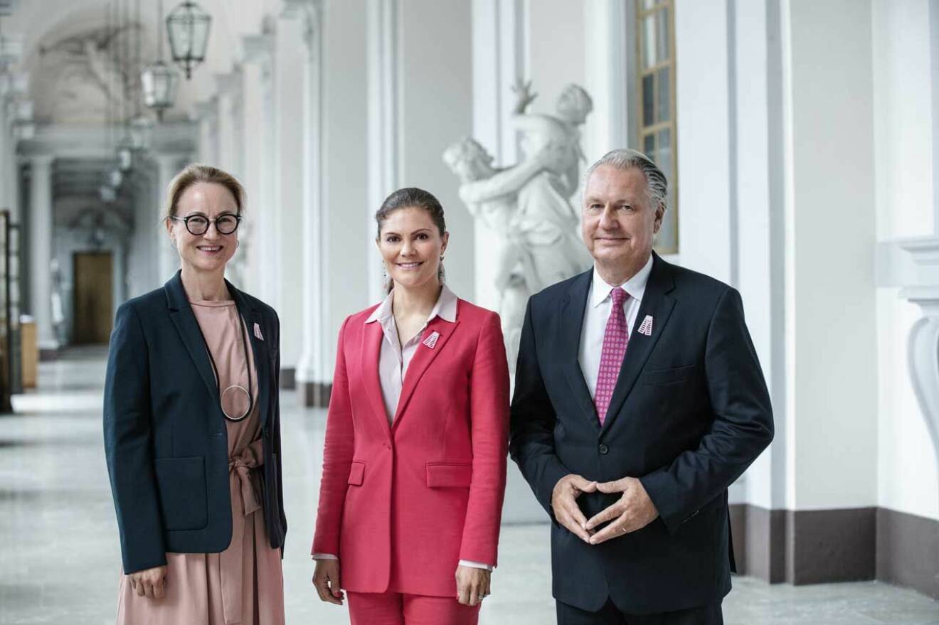 Cancerfondens Generalsekreterare Ulrika Årehed Kågström med kronprinsessan Victoria och Klas Kärre som är ordförande i Cancerfondens forskningsnämnd