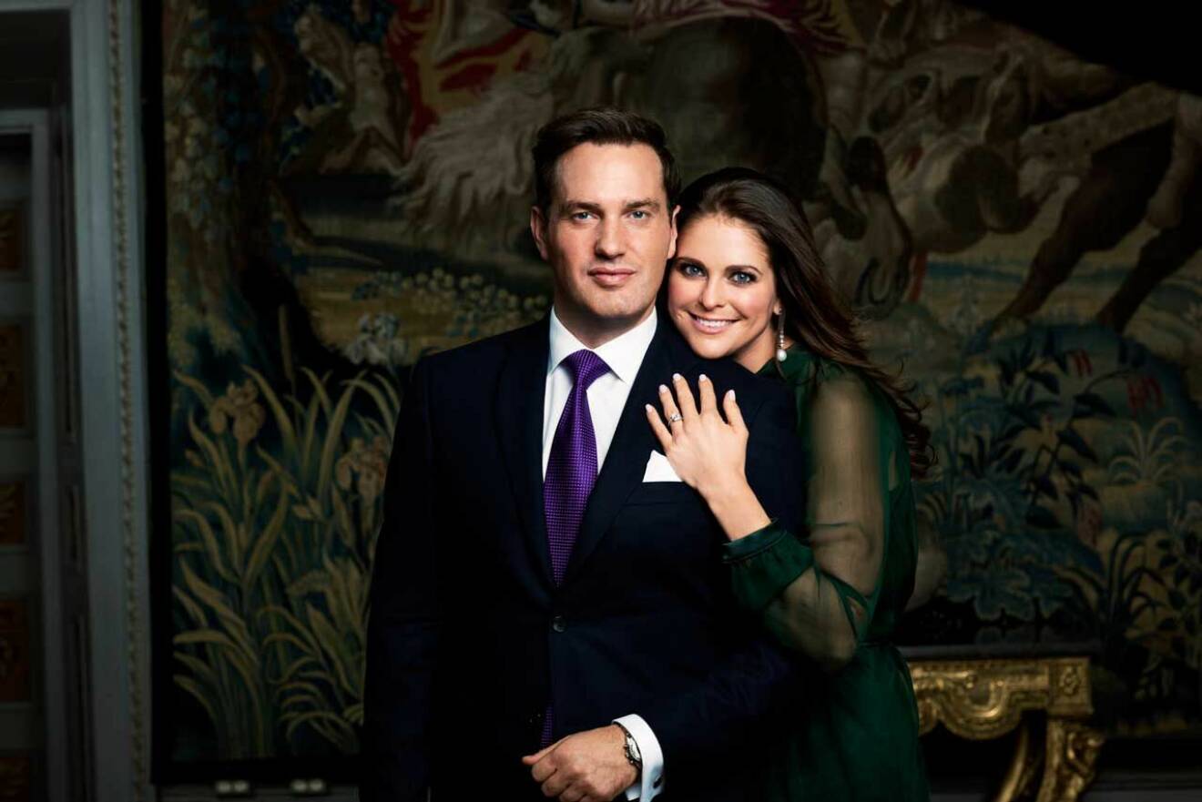 Förlovningsbilden på prinsessan Madeleine och Chris O'Neill togs på Drottningholms slott. 