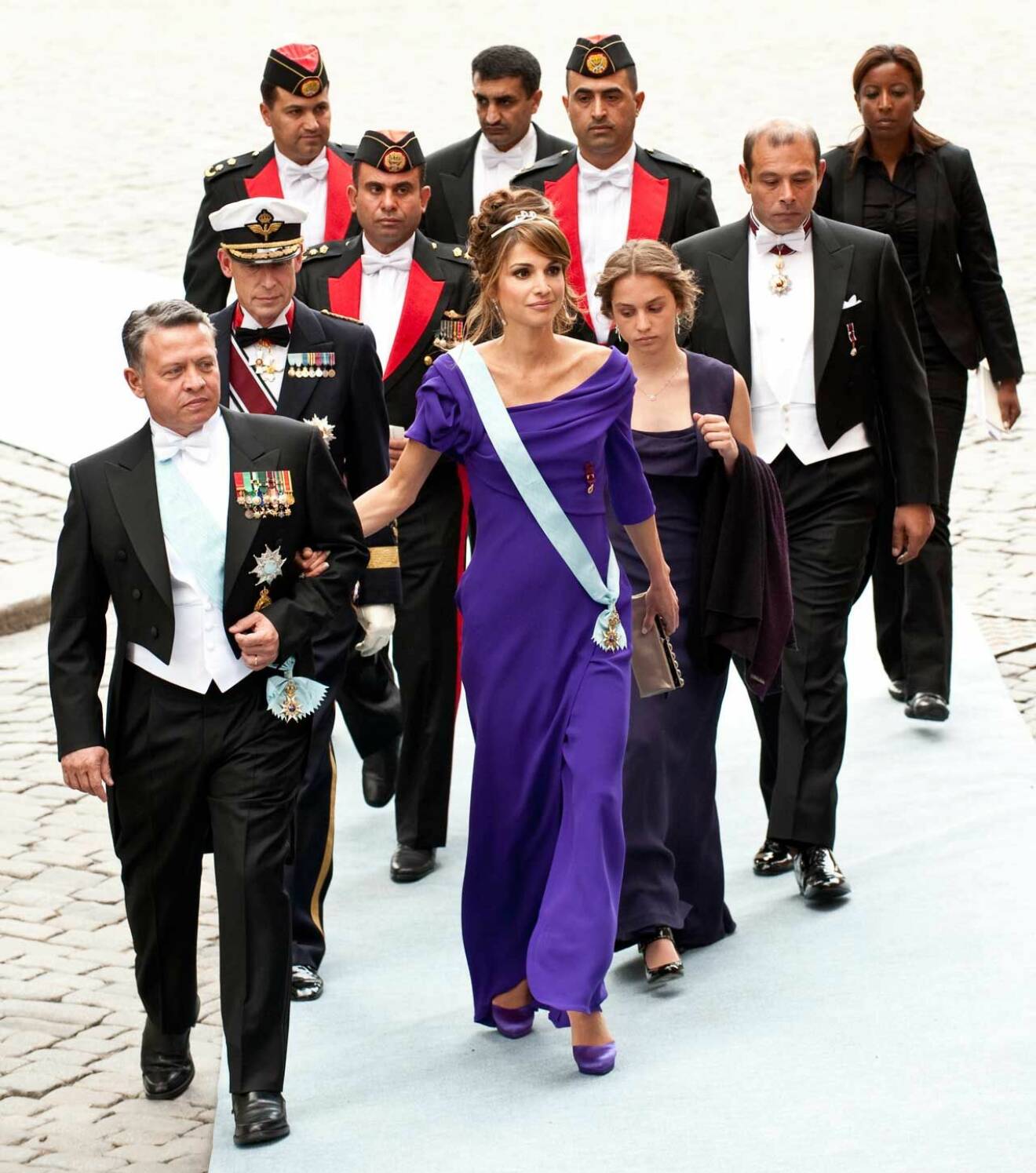 Drottning Rania och kung Abdullah kom till Stockholm med dottern Iman och sonen Ali för att vara med på kronprinsessan Victorias och prins Daniels bröllop 2010.