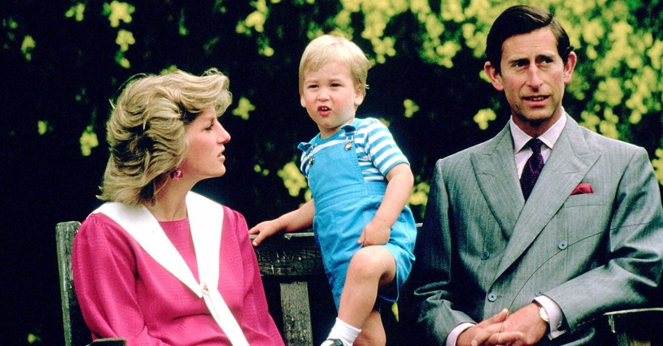 Prins William med mamma Diana och pappa Charles.