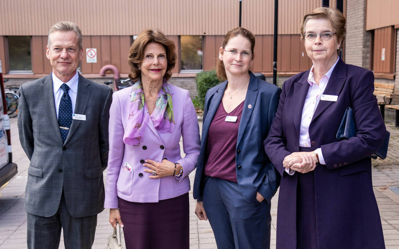 Drottning Silvia tillsammans med Olof Lundblad, Lena Nilsson och Britt Serander.