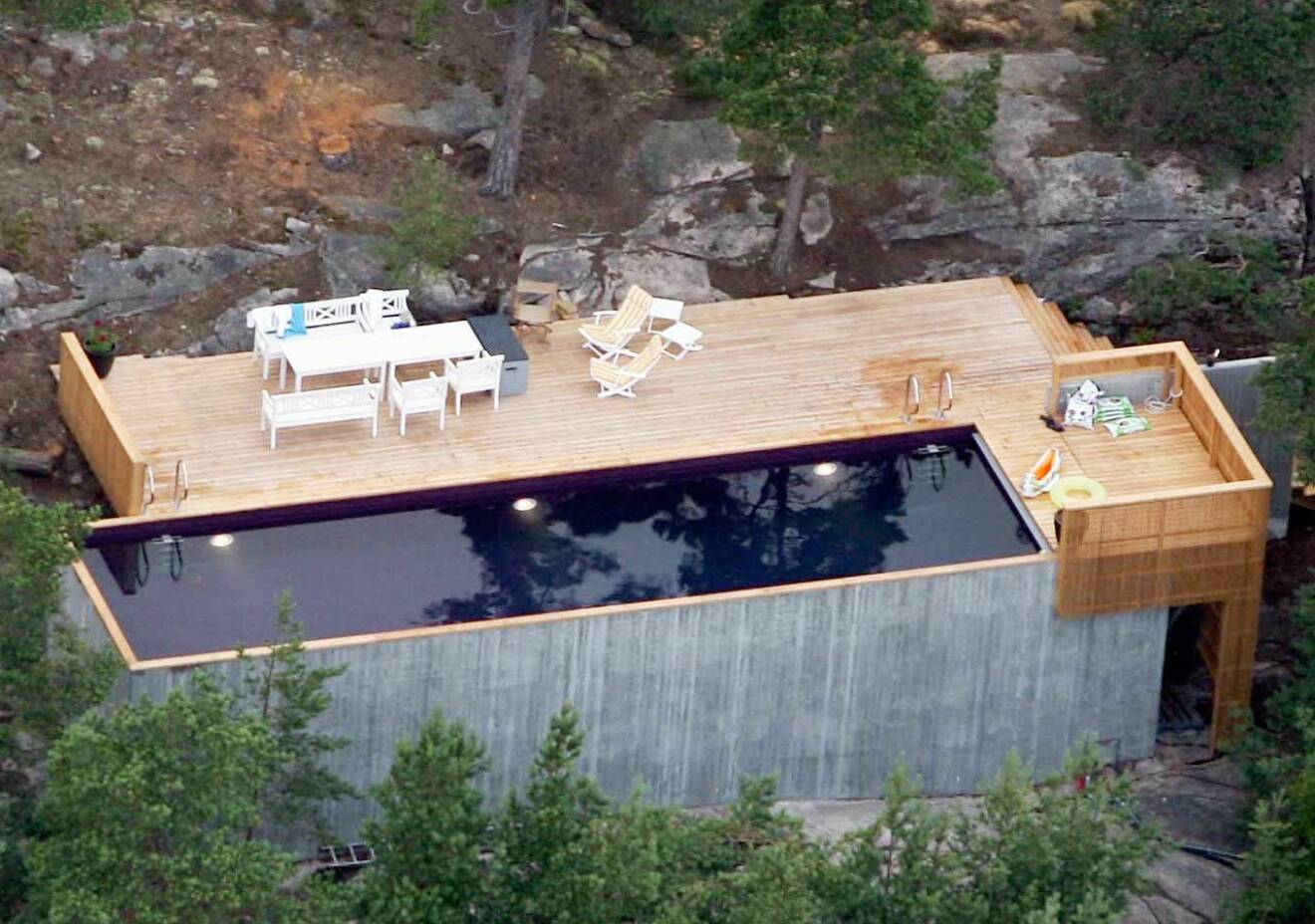 Prinsessan Prinsessan Märtha Louise och Ari Behn lät bygga den här lyxiga poolen vid sitt skärgårdshus Bloksbjerg vid Oslofjorden.