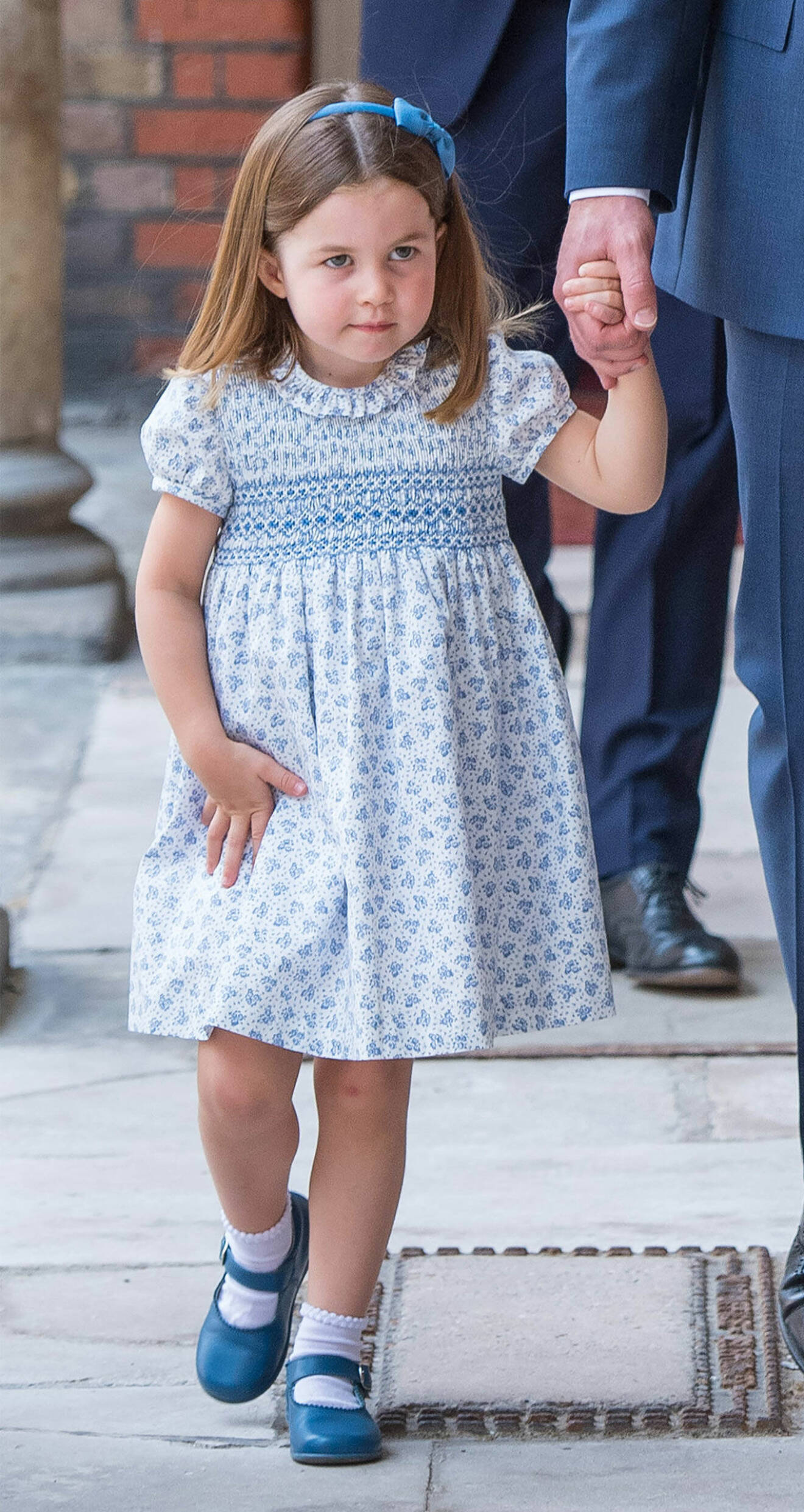Prinsessan Charlotte i blått.