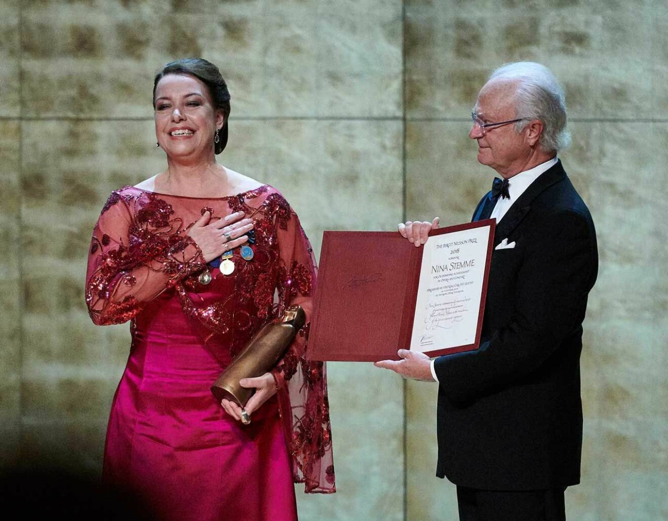 Jubel för Nina Stemme när Birgit Nilsson Prize 2018 delades ut. ! Hon är dramatisk sopran och hyllades både av kungen och av operaeliten på plats.