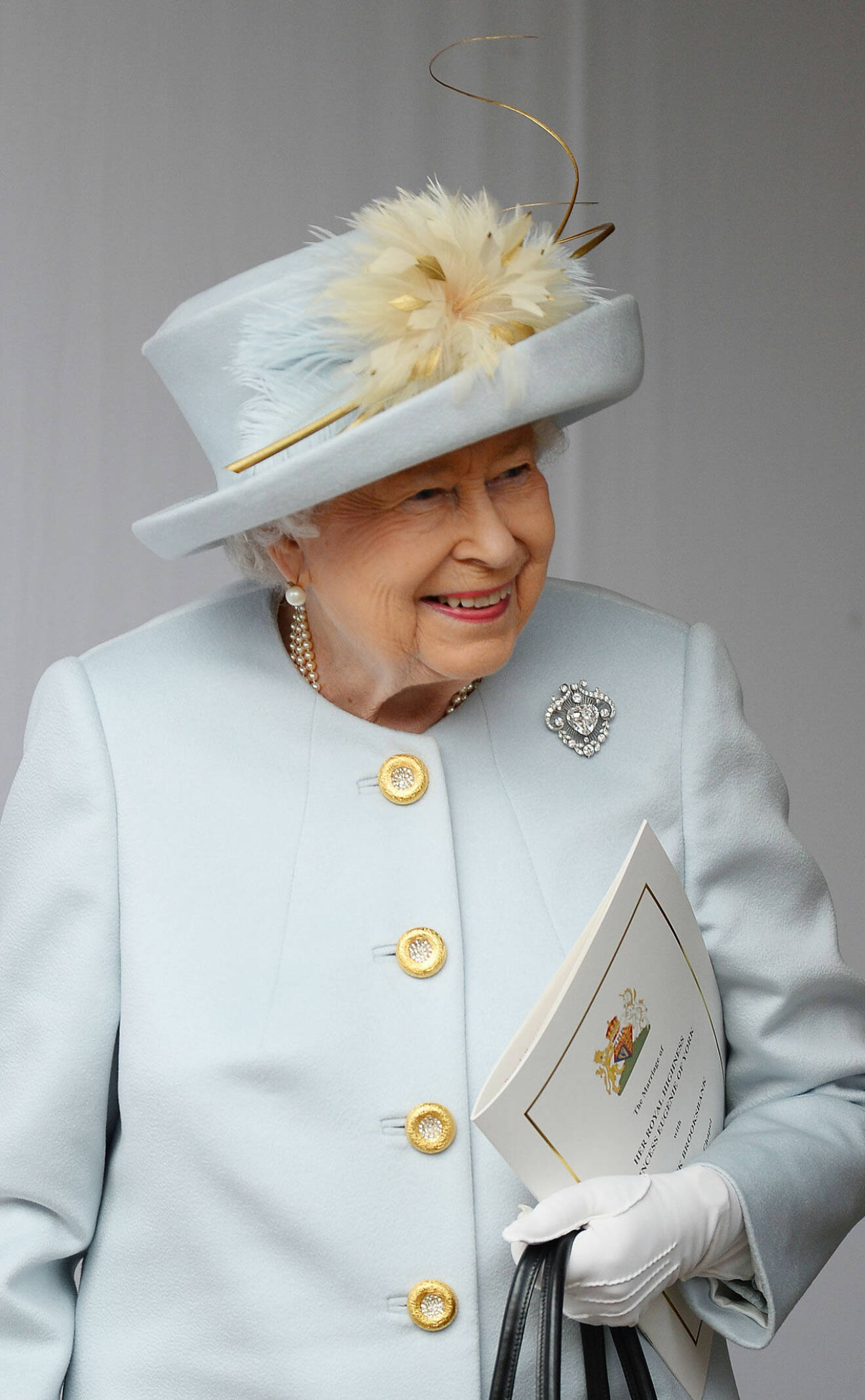 Drottning Elizabeth lånade ut tiaran till Beatrice.