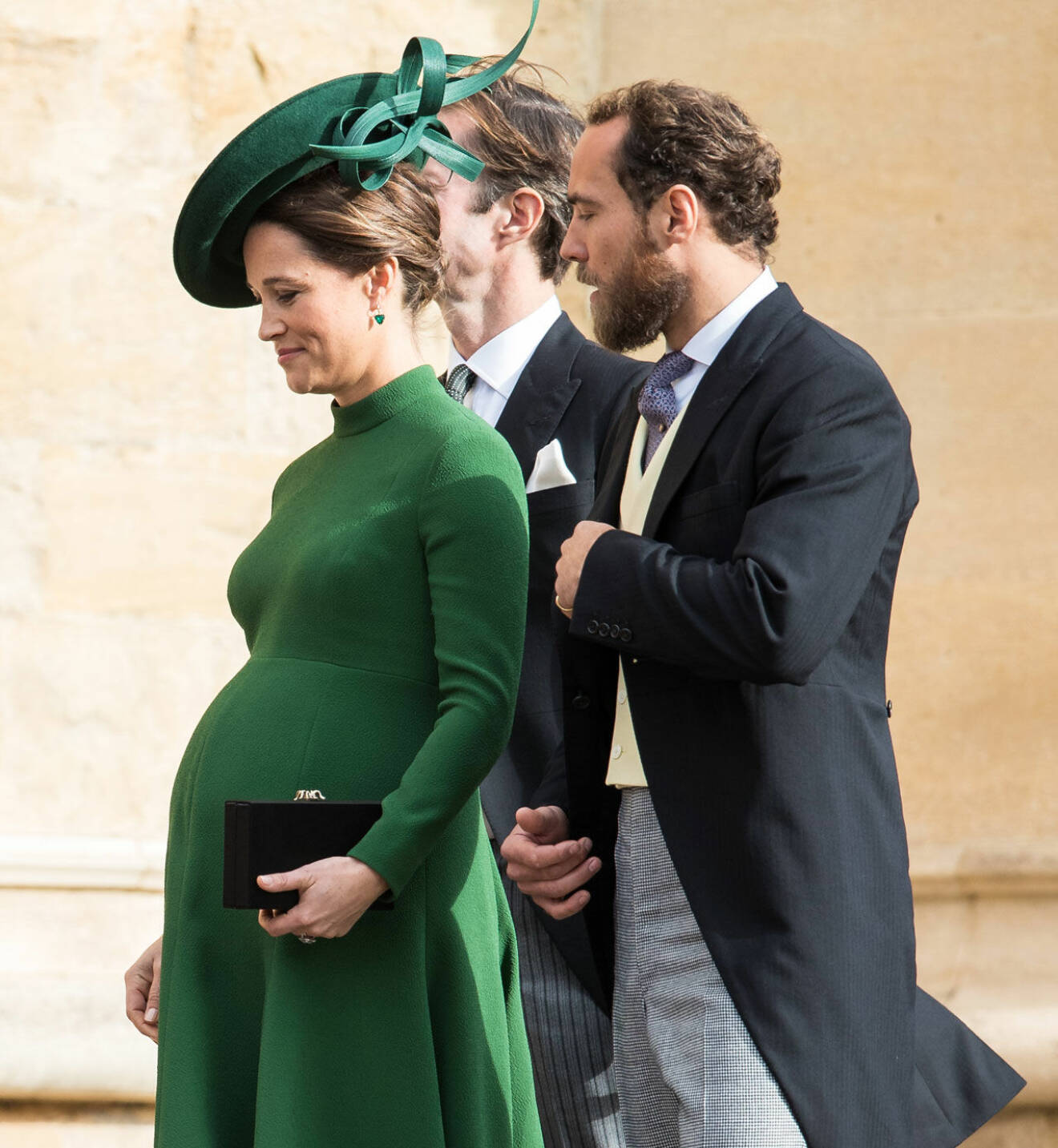 I fredags var höggravida Pippa Middleton och hennes man James på kungligt bröllop. Idag har paret fått sitt första barn.