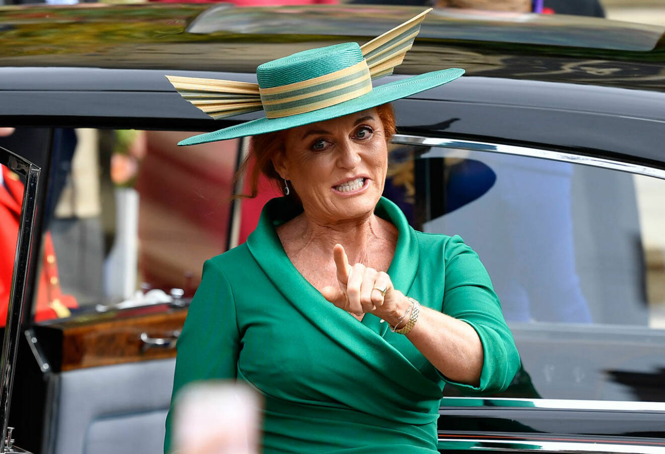Sarah, hertiginnan av York och brudens mor, hade grön klänning förstås, vit-gröna-vita temat till ära. 