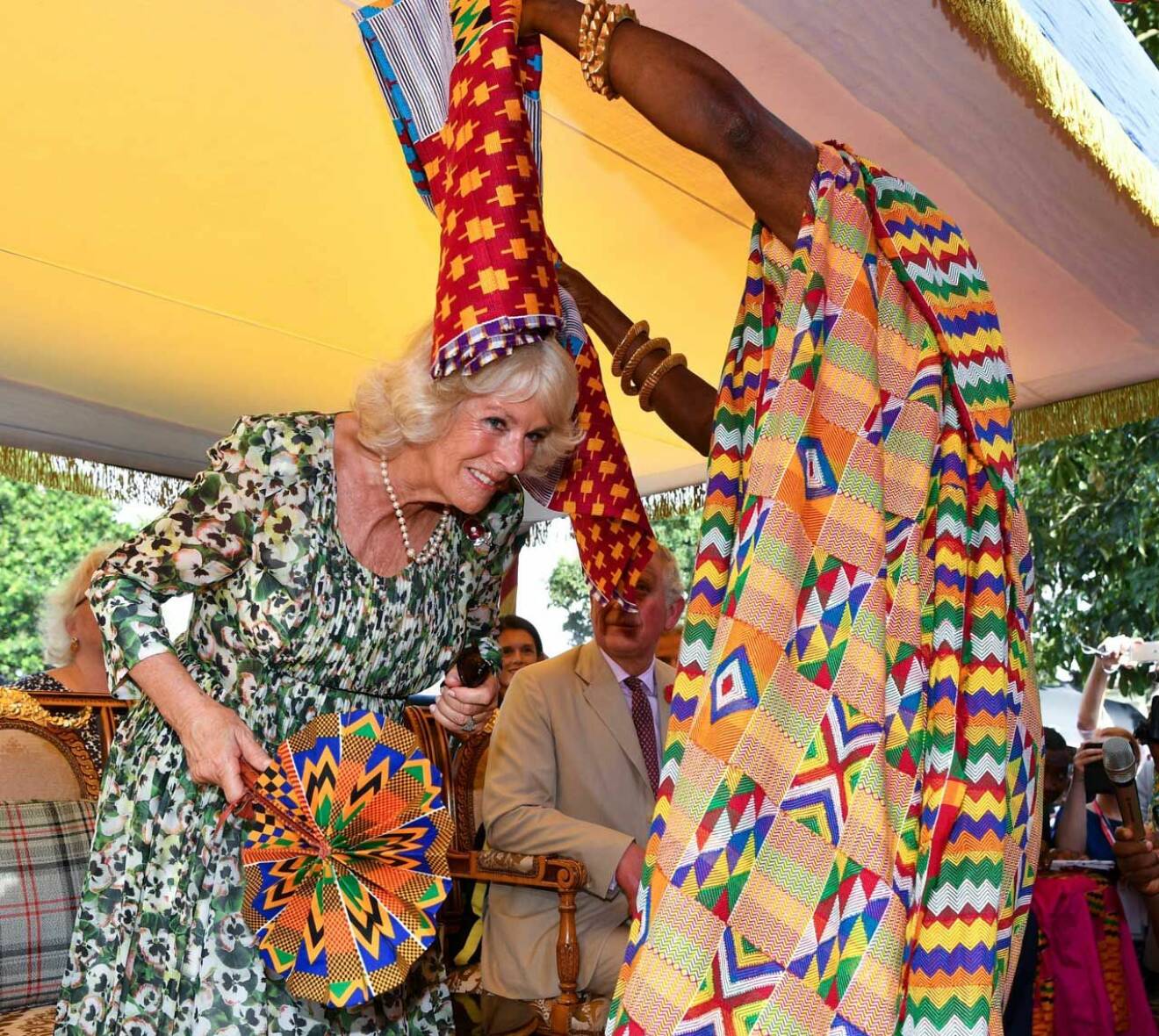 Hertiginnan Camilla och prins Charles är med om en hel del under resan till tre afrikanska länder. 