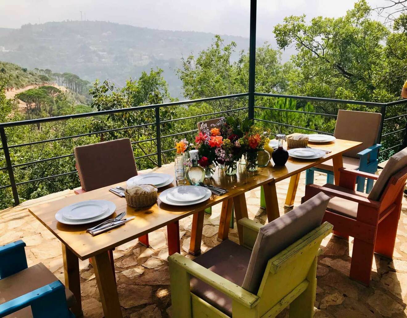 Sista dagen i Libanon åt kronprinsessan lunch på den här restaurangen i bergen ovanför Beirut.