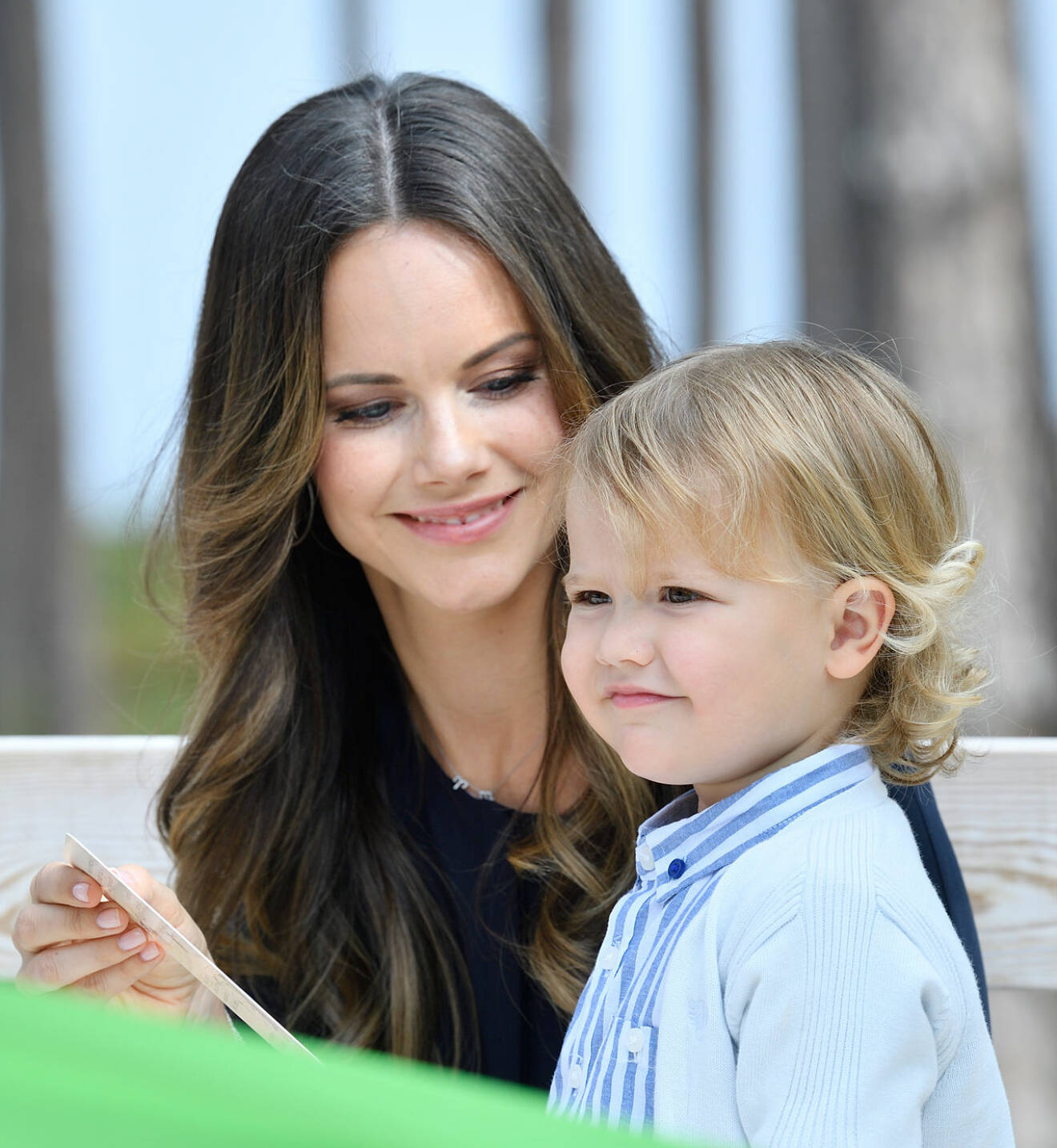 Sofia och sonen Alexander kommer säkert att läsa boken Super-Charlie tillsammans, om inte anat för att titta på hur mamma Sofia är som tecknad figur.