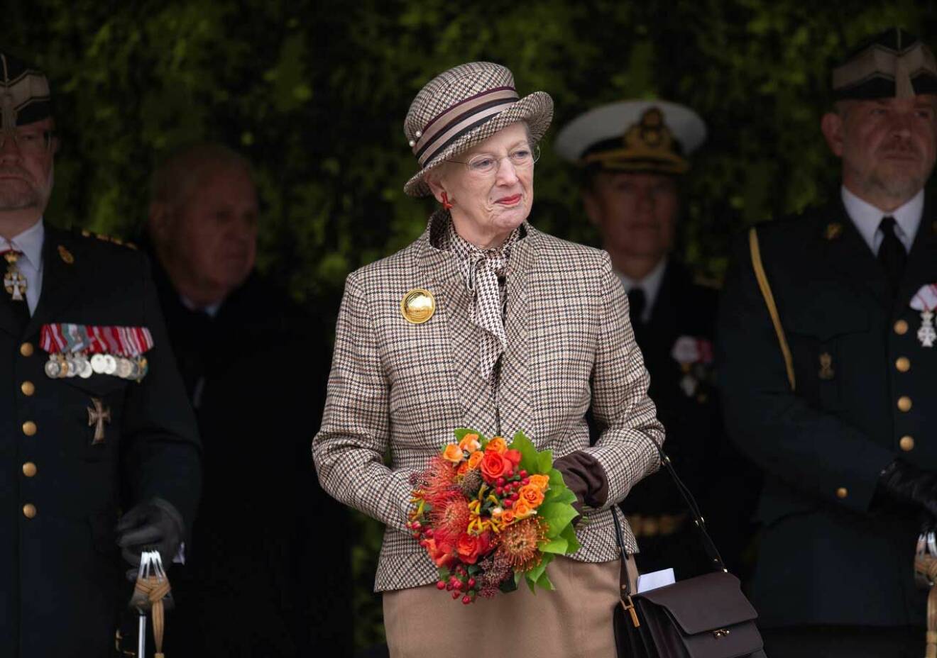 Nyopererade drottning Margrethe vid en ceremoni vid Marselisborgs slott i danska Århus, vid en ceremoni som hölls till minne av de danska soldater som stupade i första världskriget.