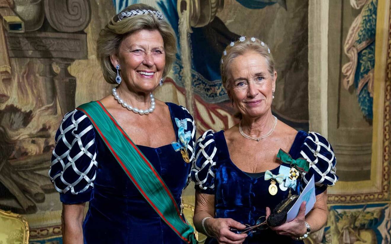 Överhovmästarinnan Kirstine von Blixen-Finecke och hovdamen Louise Törneman.