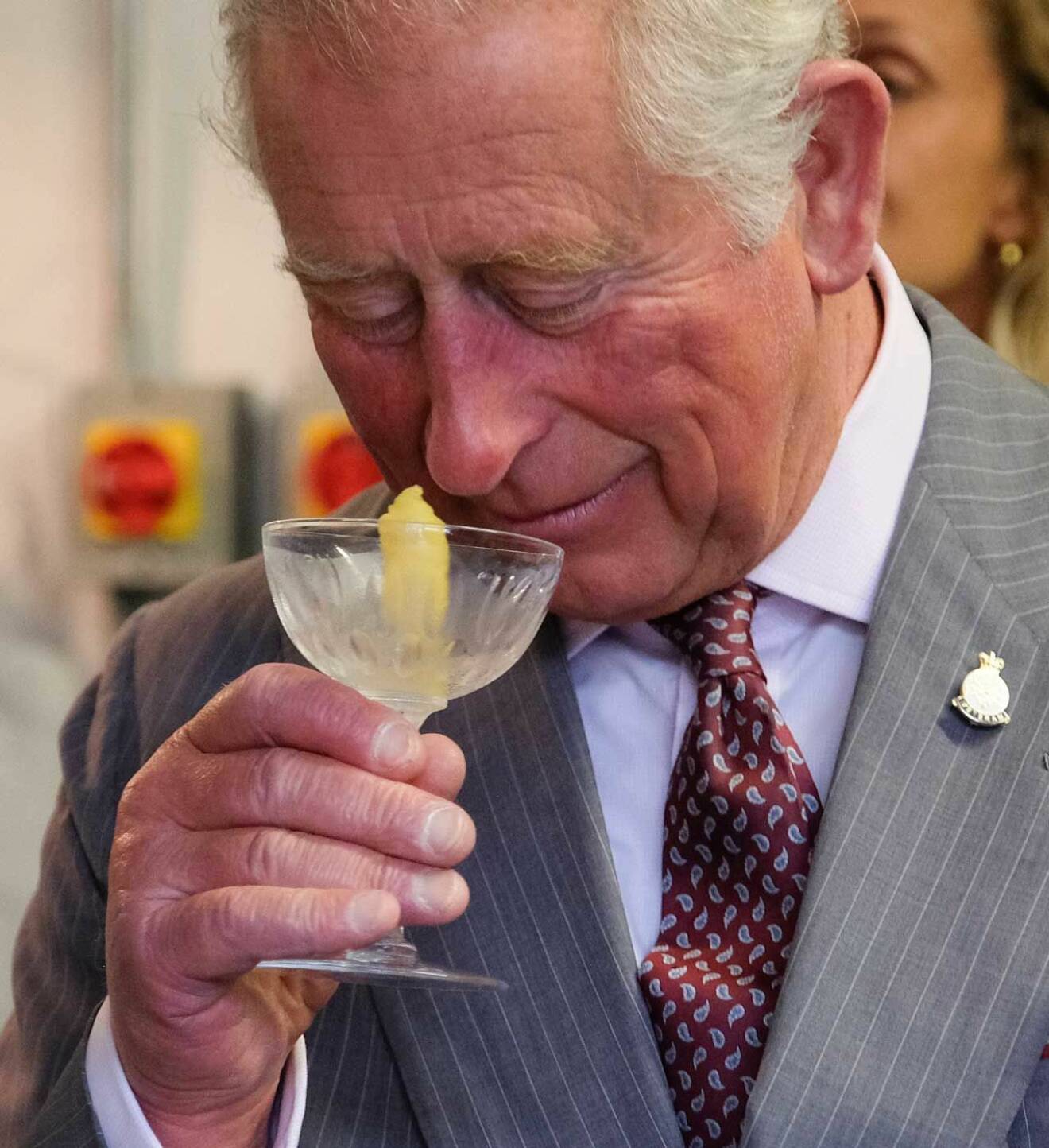 Prins Charles säger inte nej till en dry martini. 