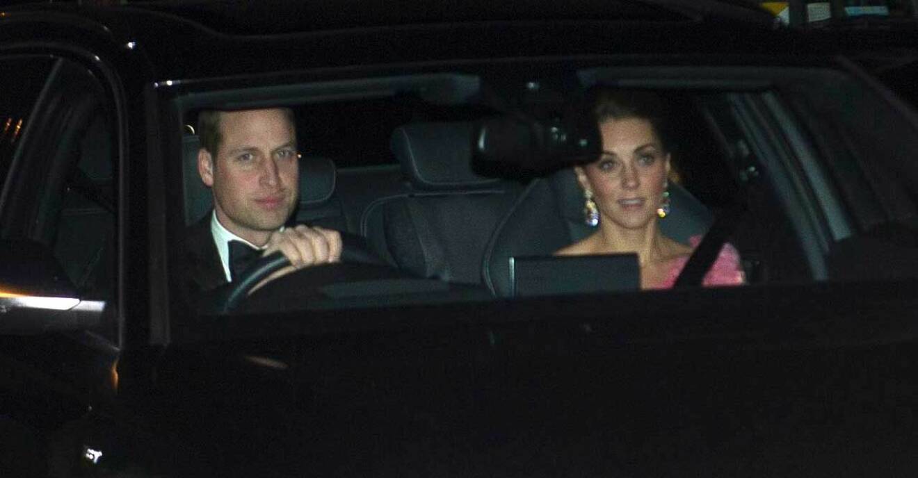 Prins William och hertiginnan Kate på väg till prins Charles 70-årsfest på Buckingham Palace.