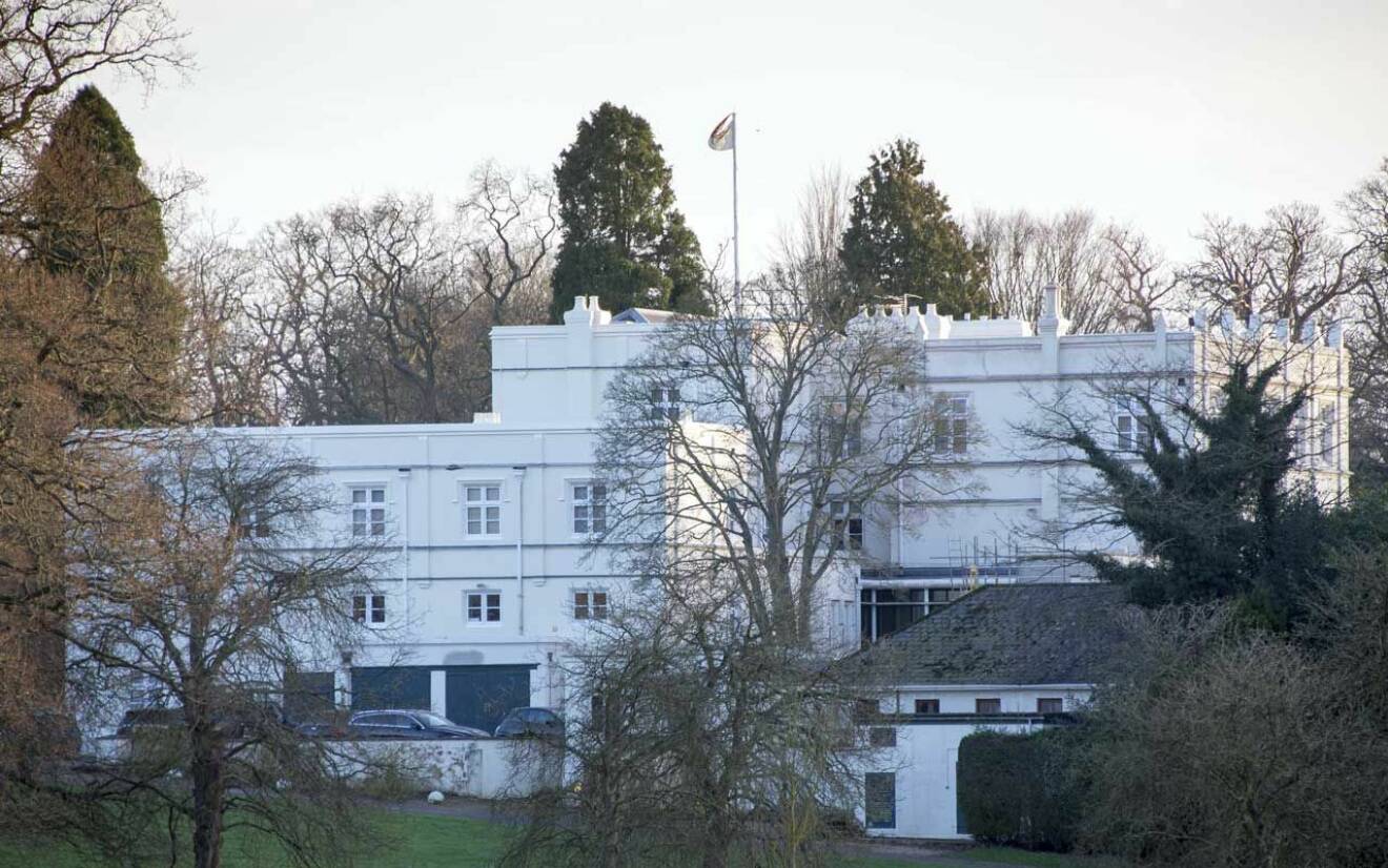 Fergie bor sedan flera år hos prins Andrew i Royal Lodge på slottet Windsors ägor.