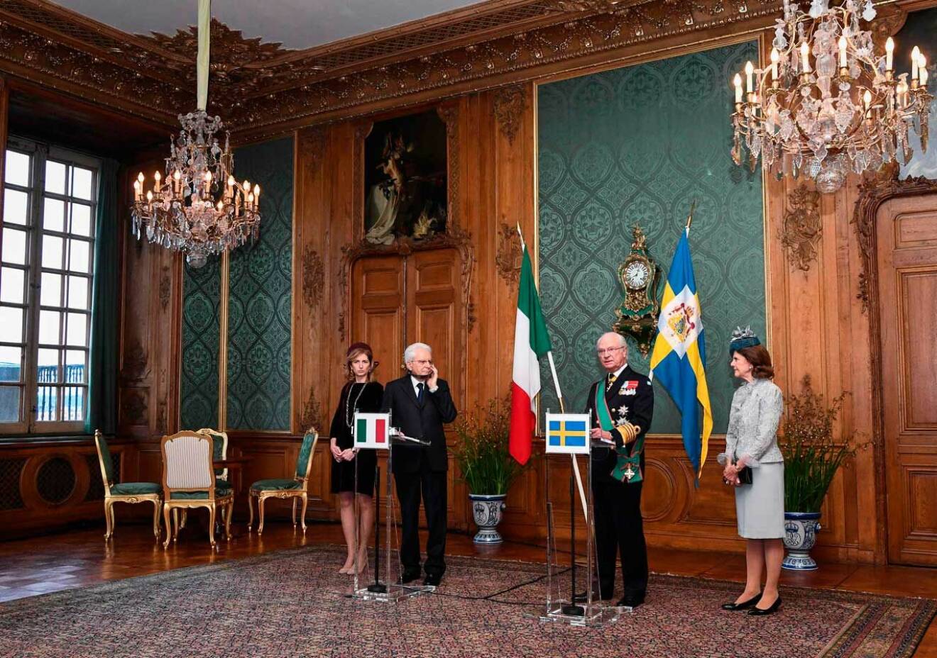 Kungen håller pressträff tillsammans med Italiens president Sergio Mattarella i Lovisa Ulrikas matsal på Kungliga slottet.