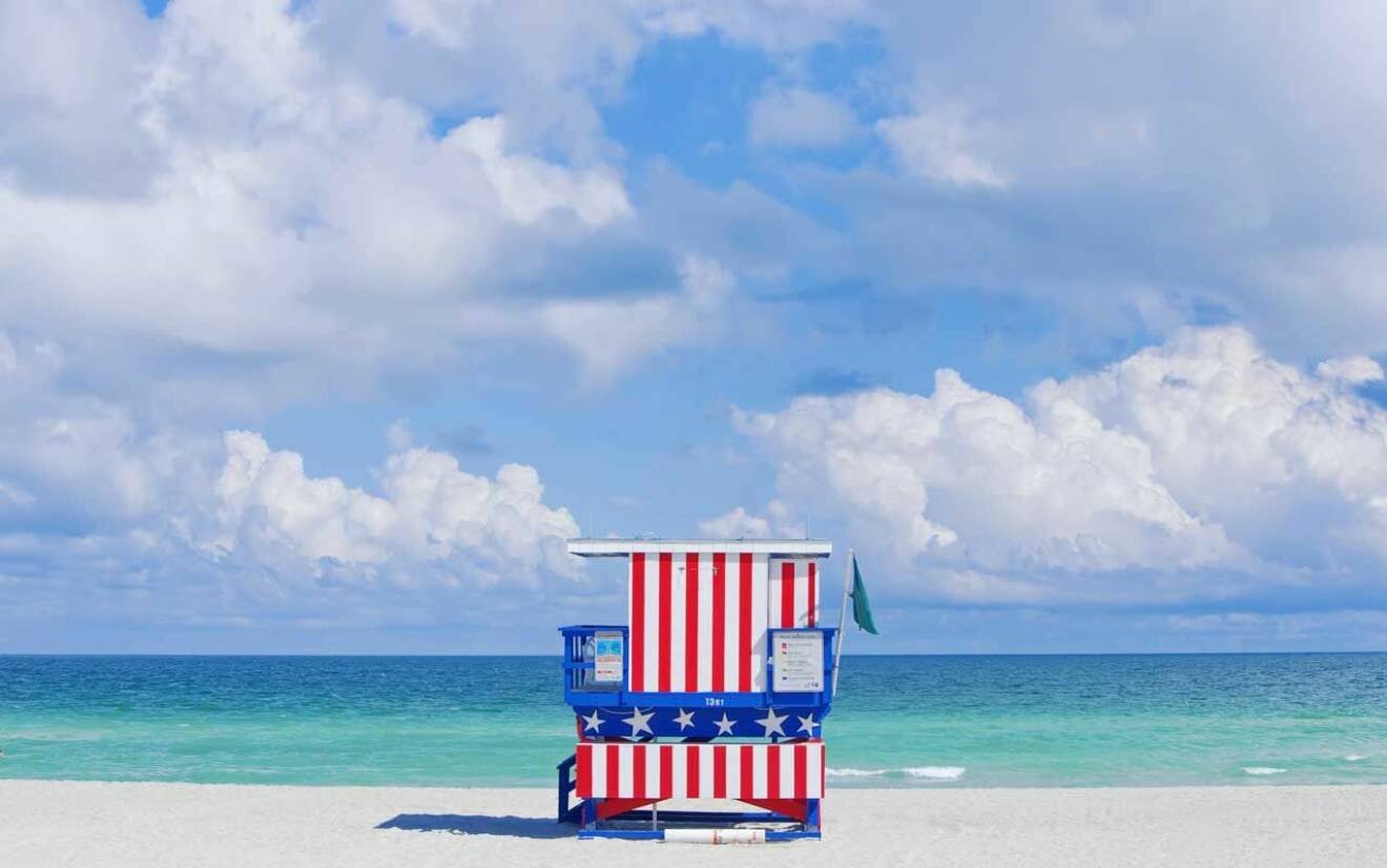 En badhytt på stranden i Miami i Florida.