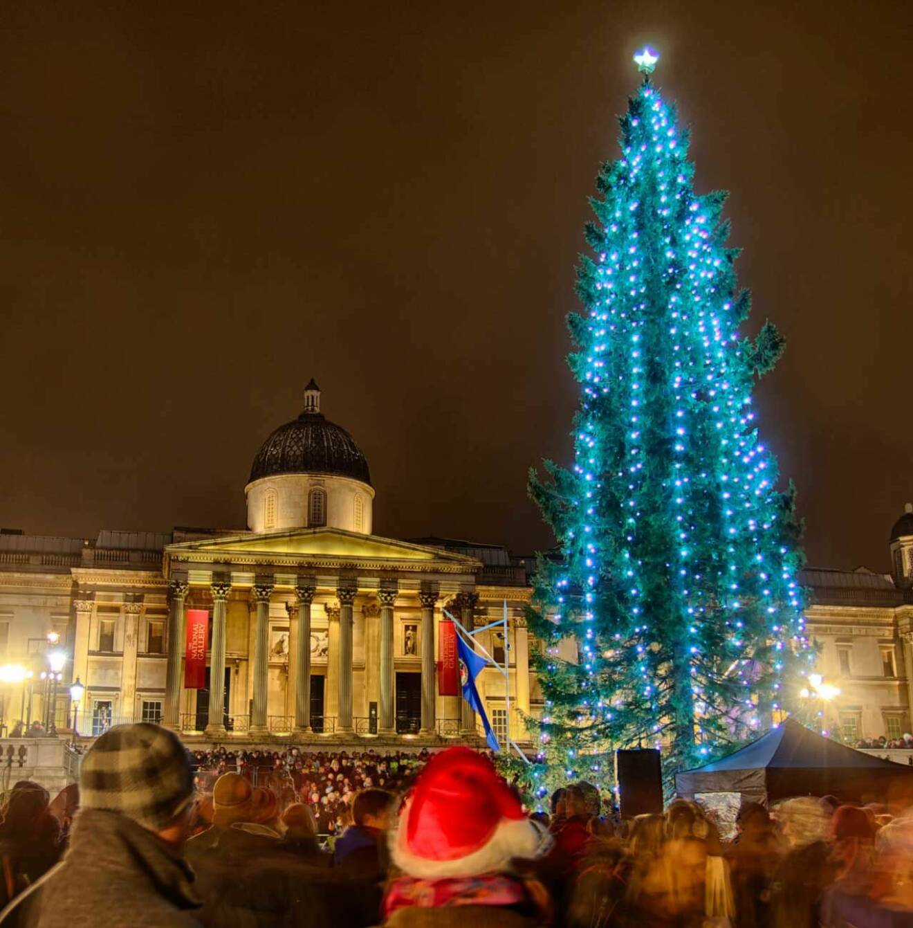  Norge-granen på Trafalgar Square i London, prydd med 500 glimmande ljus.
