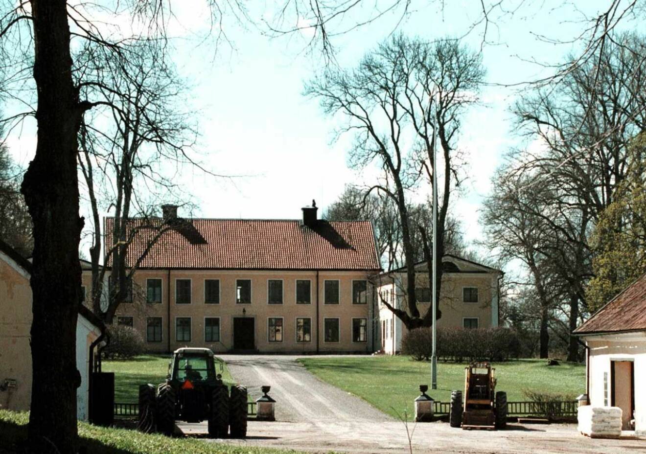 Frötuna gård, den vackra herrgården utanför Uppsala som i dag drivs av Oscis Bernadottes son Carl Bernadotte.