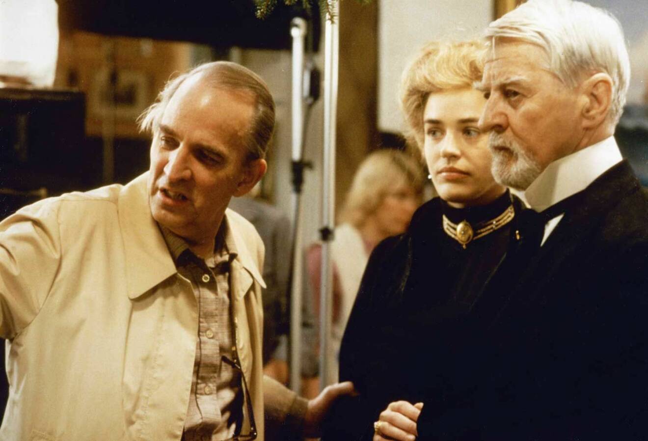 Ingmar Bergman med Ewa Fröling och Gunnar Björnstrand under inspelningen av Fanny och Alexander, 1982.