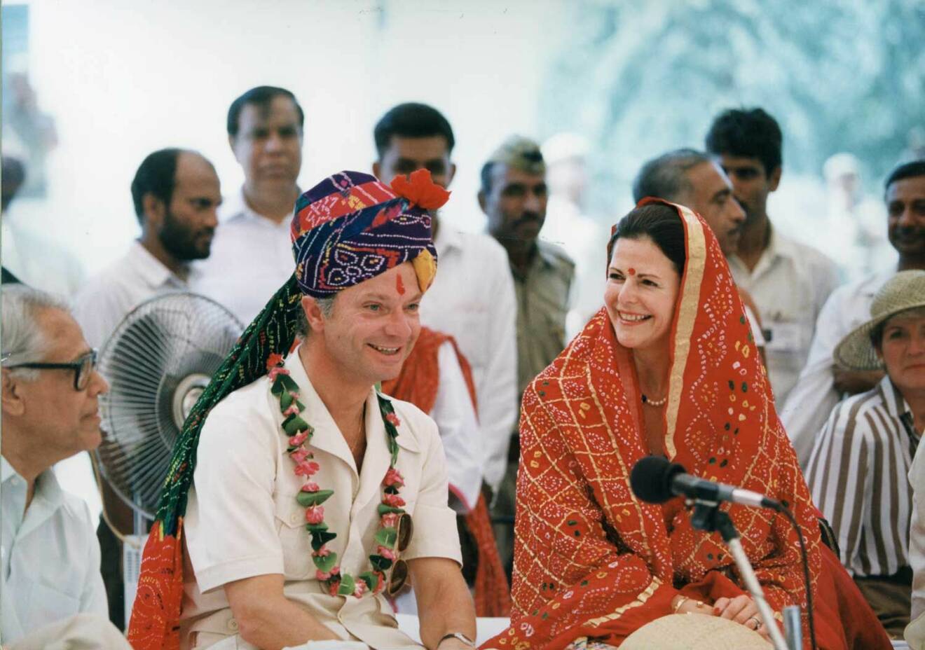 1993 for drottningen och kungen till Indien och tog klädkoden på största allvar.