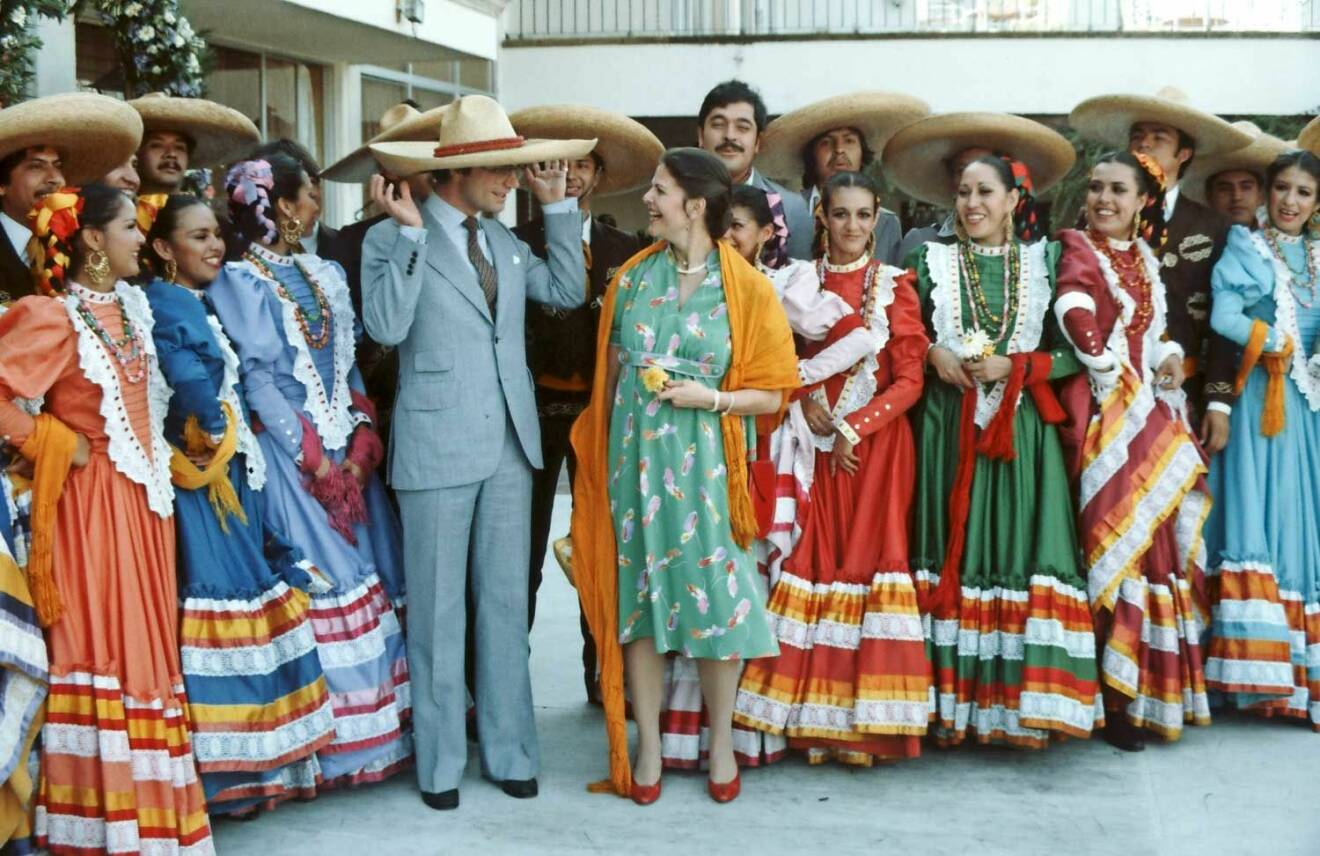 Viva Mexico! Kungen och drottningen besöker Mexiko 1982 och kungen passar på att prova en sombrero till allas förtjusning.
