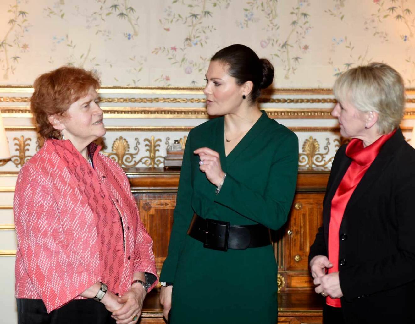 Professor Deborah Lipstadt på ud tillsammans med kronprinsessan Victoria och utrikesminister Margot Wallström.