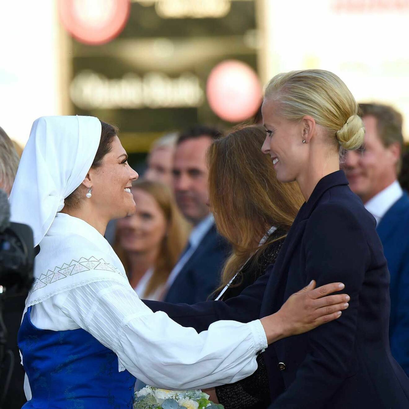 Kronprinsessan Victoria med hovmarskalk Karolin A Johansson, som slutat vid hovet.