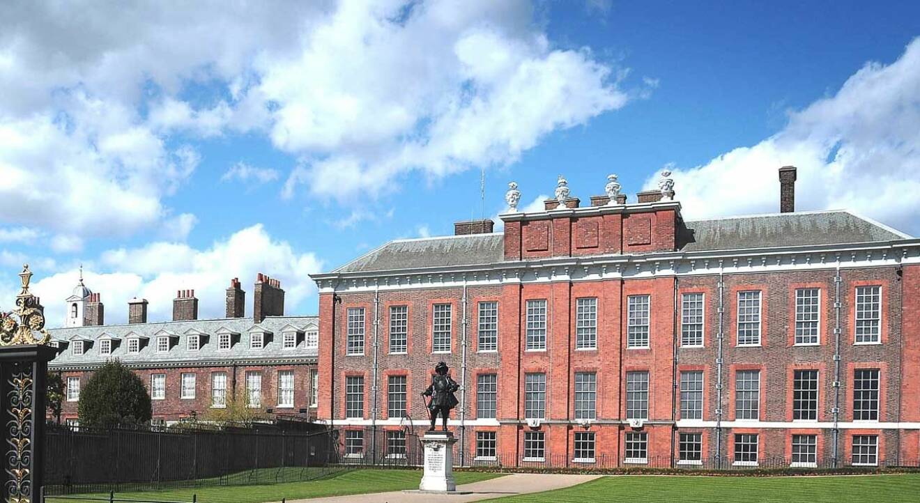 Kensington Palace i London. Prins William och hertiginnan Kate bor i flygeln till vänster.