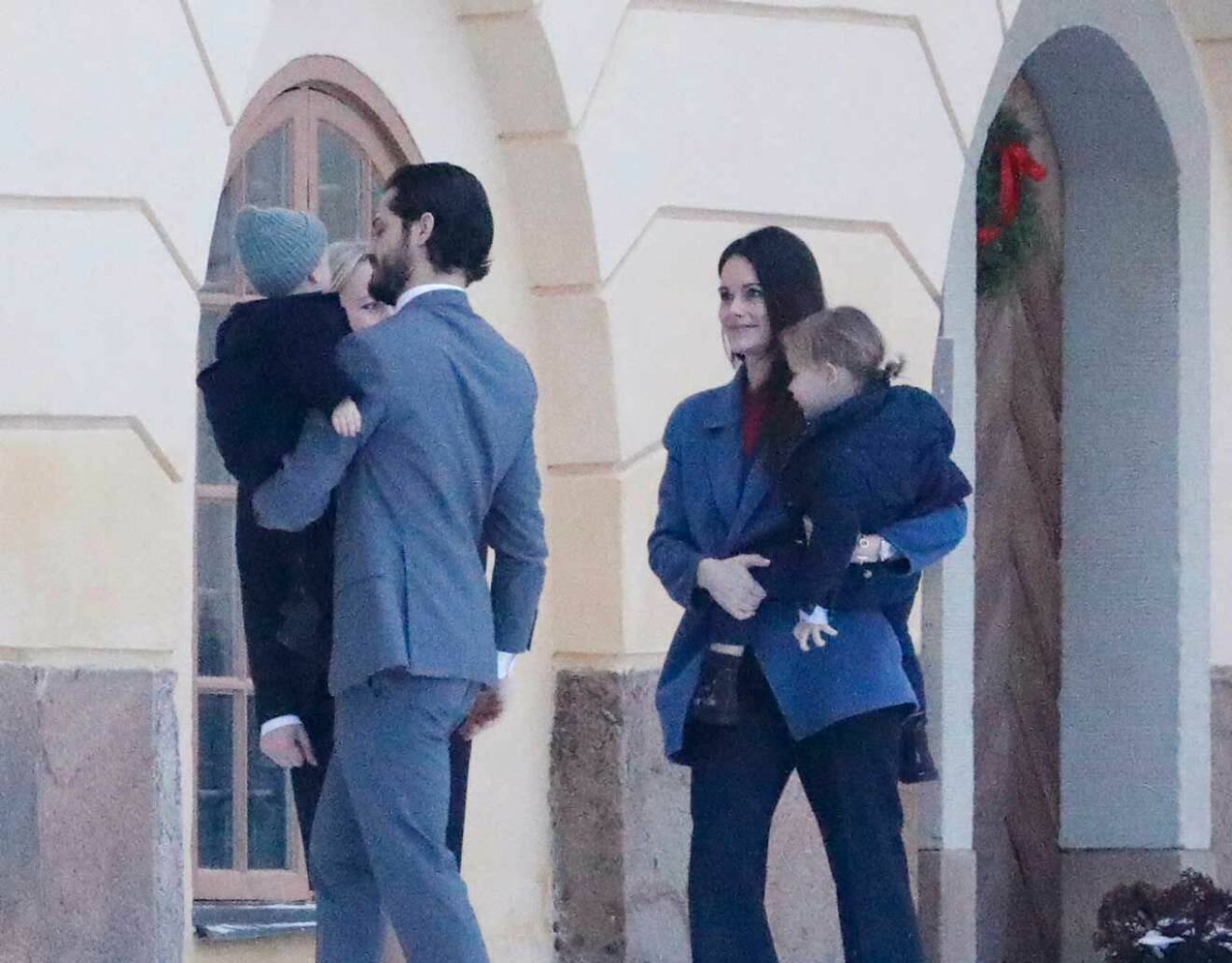 Sofia och Carl Philip med sina barn, prins Gabriel och prins Alexander.