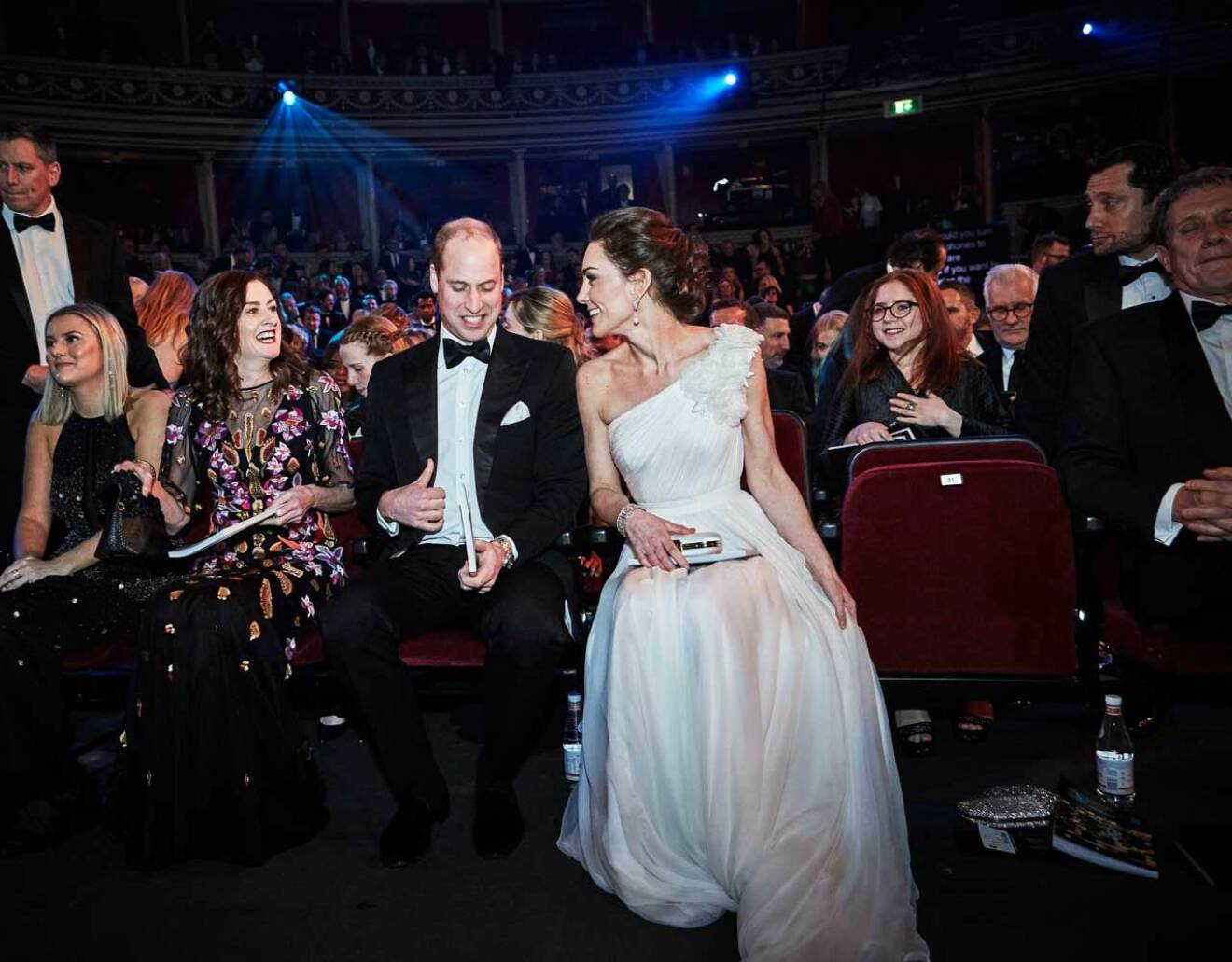 Prins William och hertiginnan Catherine (Kate) på hedersplats under BAFTA-galan i Royal Albert Hall.