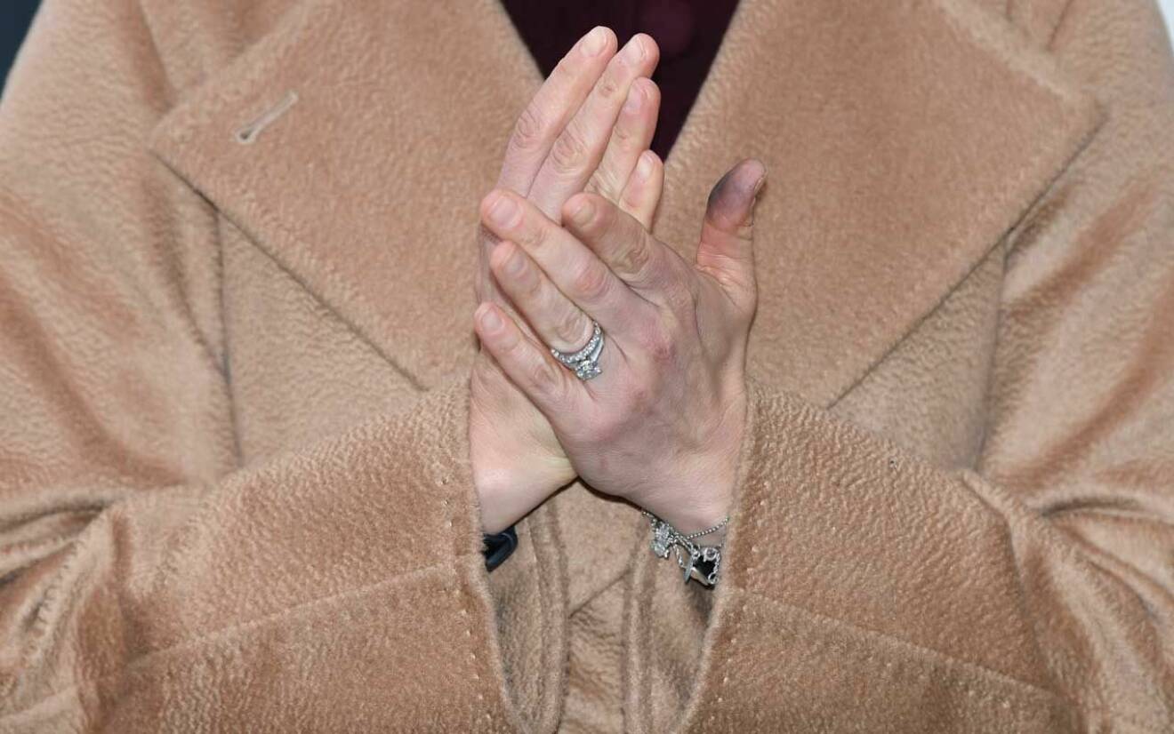 Kronprinsessan Victoria med smutsiga fingrar.