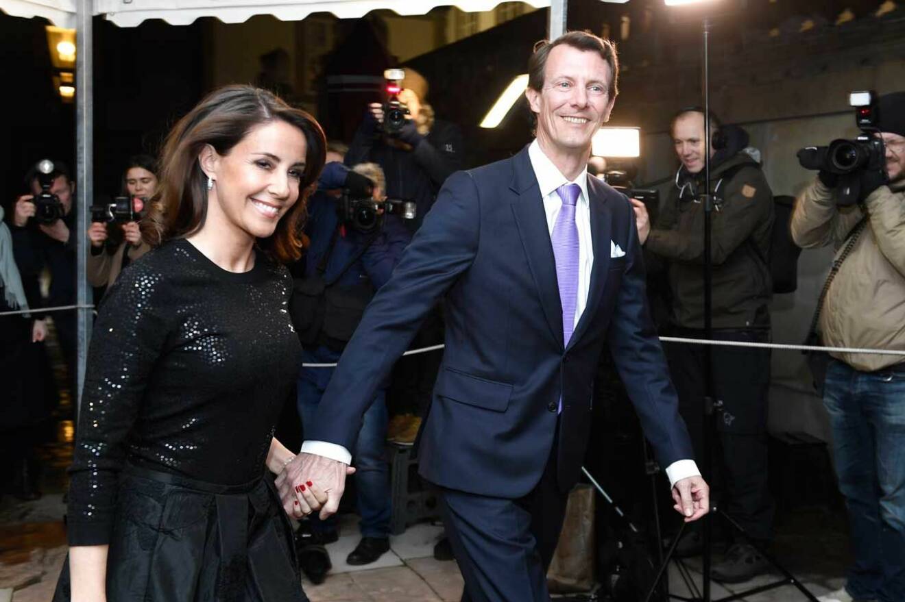 Prins Joachim och prinsessan Marie anländer till minnesceremonin. 