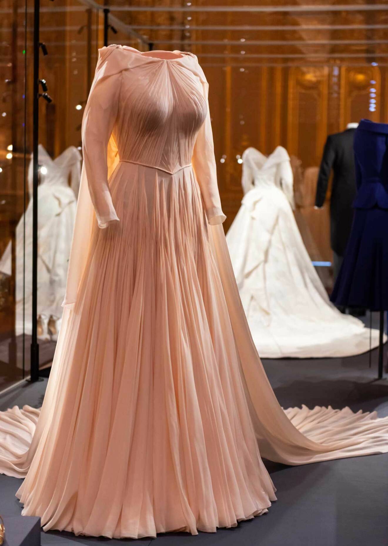 Prinsessan Eugenies bröllopsmiddags-klänning från Zac Posen.