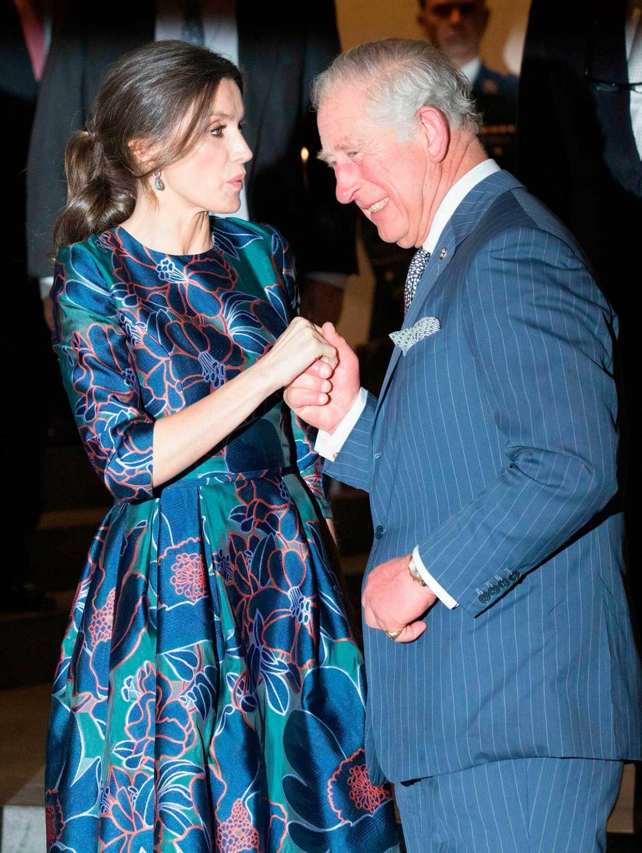 Prins Charles och drottning Letizia på National Gallery i London. Kulturkrock.