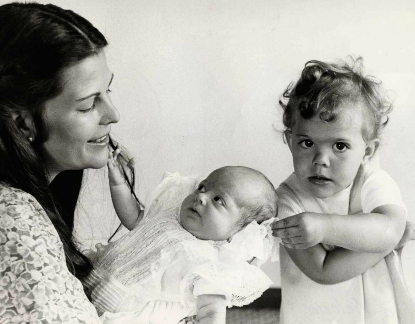 Sveriges nyfödde kronprins Carl Philip 1979. Men det varade bara i sju månader, innan storasyster Victoria tog över titeln. 