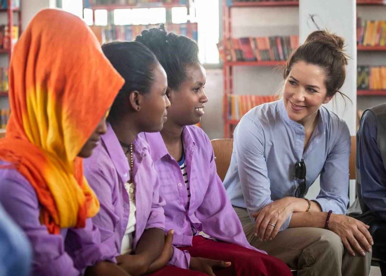 Kronprinsessan Mary besökte en skola som byggts upp i flyktinglägret.