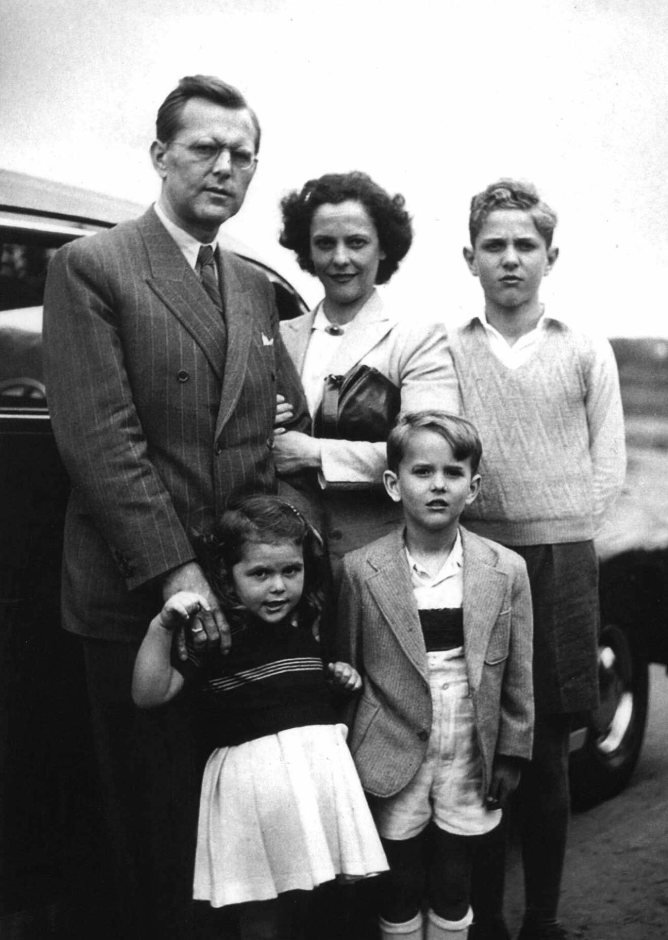 Drottning Silvia som ung tillsammans med två av sina bröder samt mamma Alice och pappa Walther. 