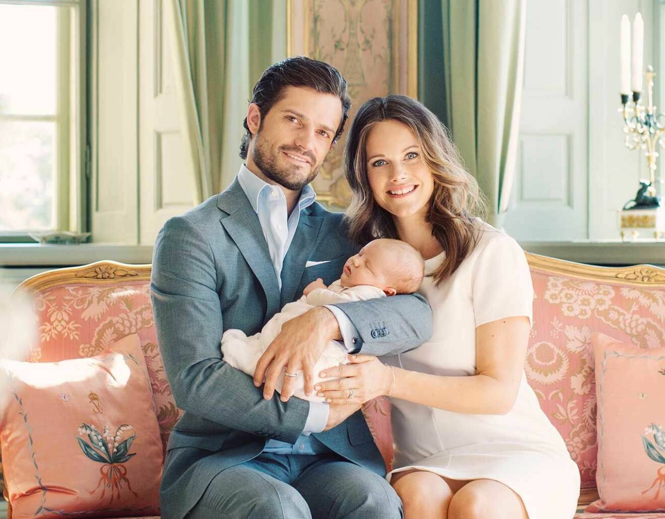 Prins Alexander på första bilden tillsammans med prins Carl Philip och prinsessan Sofia.