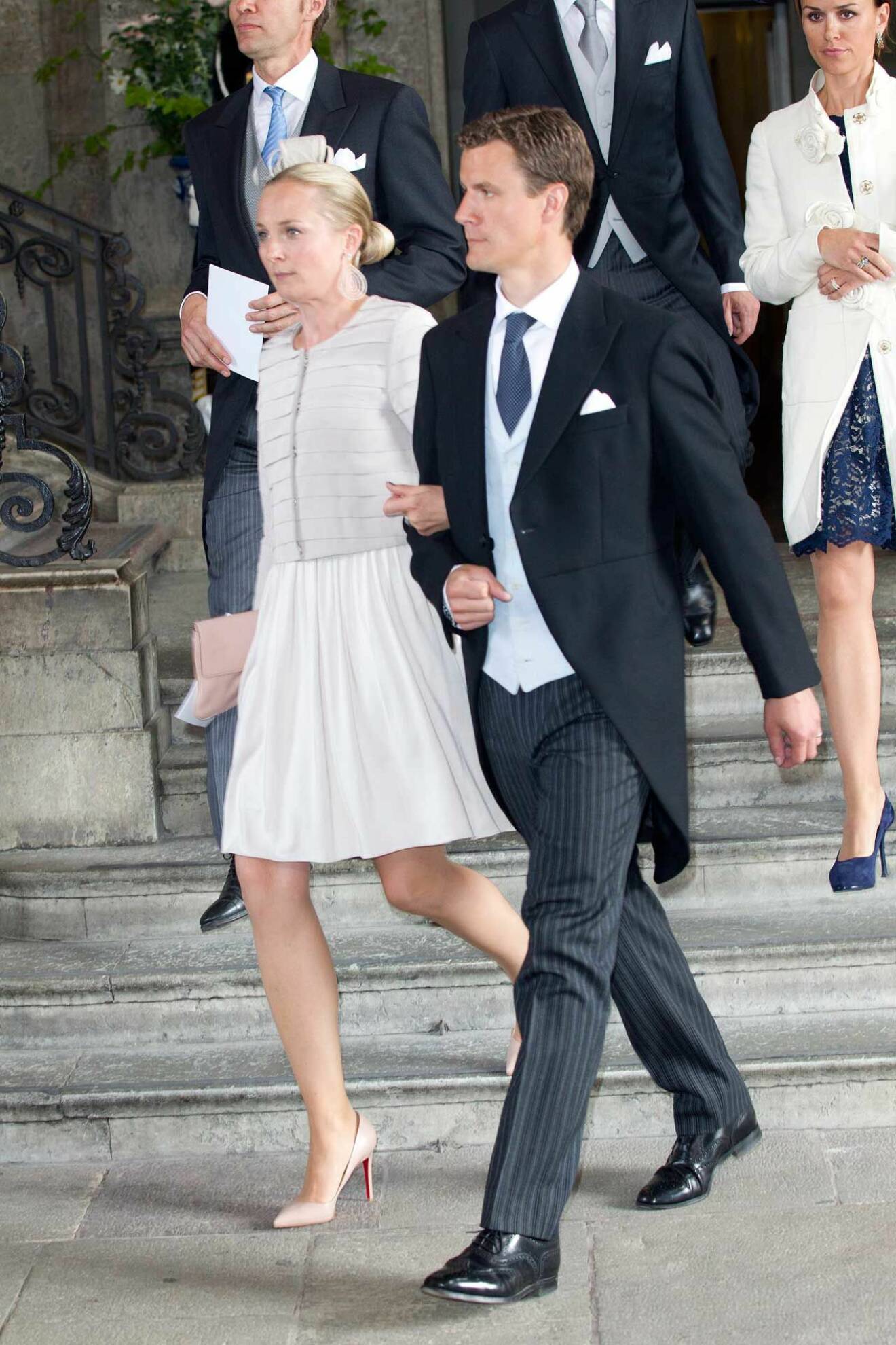 Rebecka Wiiburg med maken Gustaf på prinsessan Estelles dop.