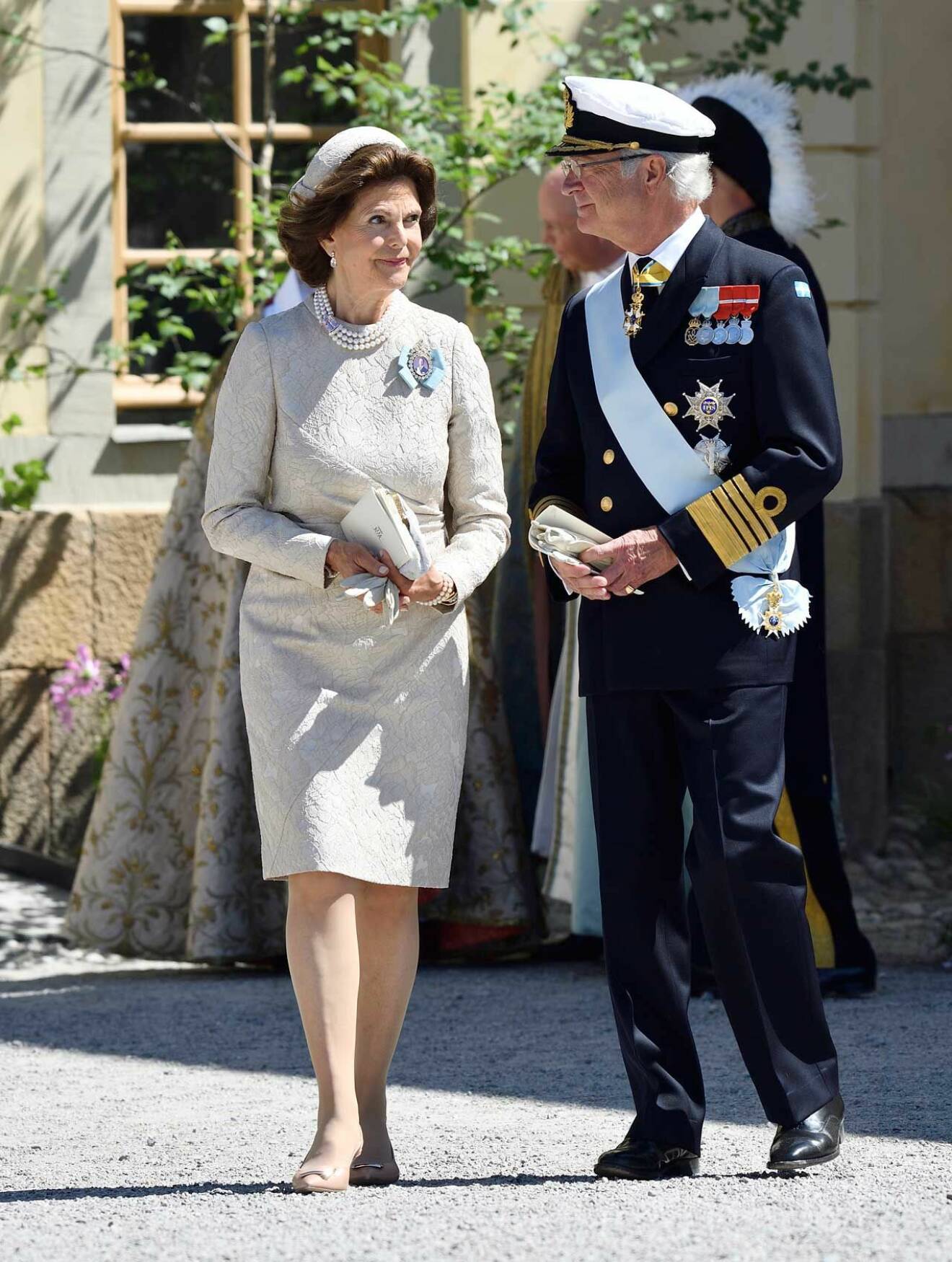 Drottning Silvia i klänning av Camilla Thulin.