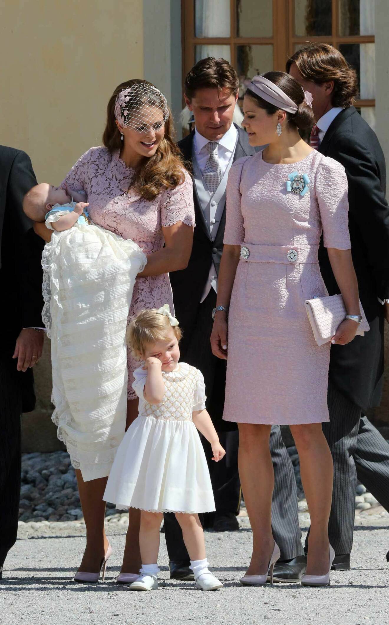 Victorias ljusrosa klänning från Dolce & Gabbana. Här på prinsessan Leonores dop 2014.