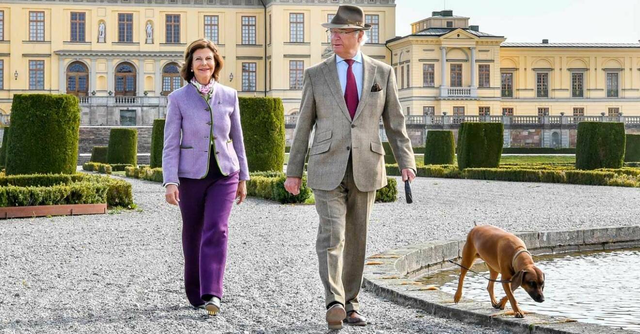 Kungen och drottningen på Drottningholm med hunden Brandie.