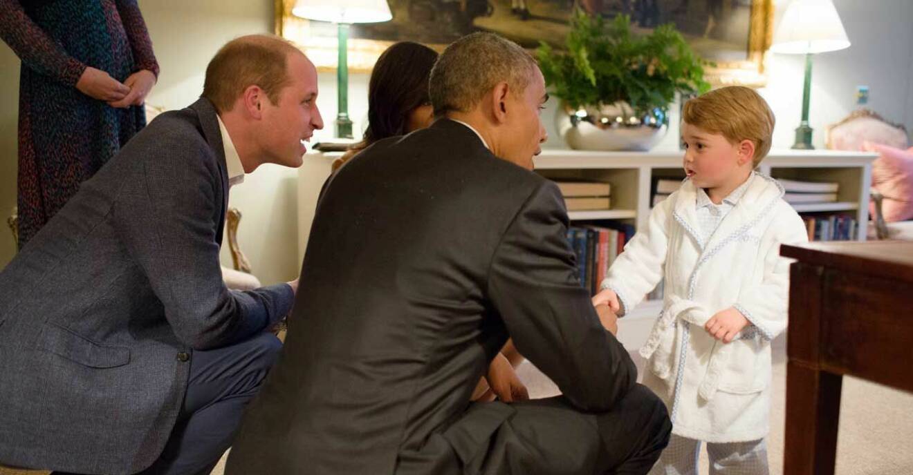 Paret Obama är även nära vänner med William och Kate och lekte med prins George för tre år sedan.