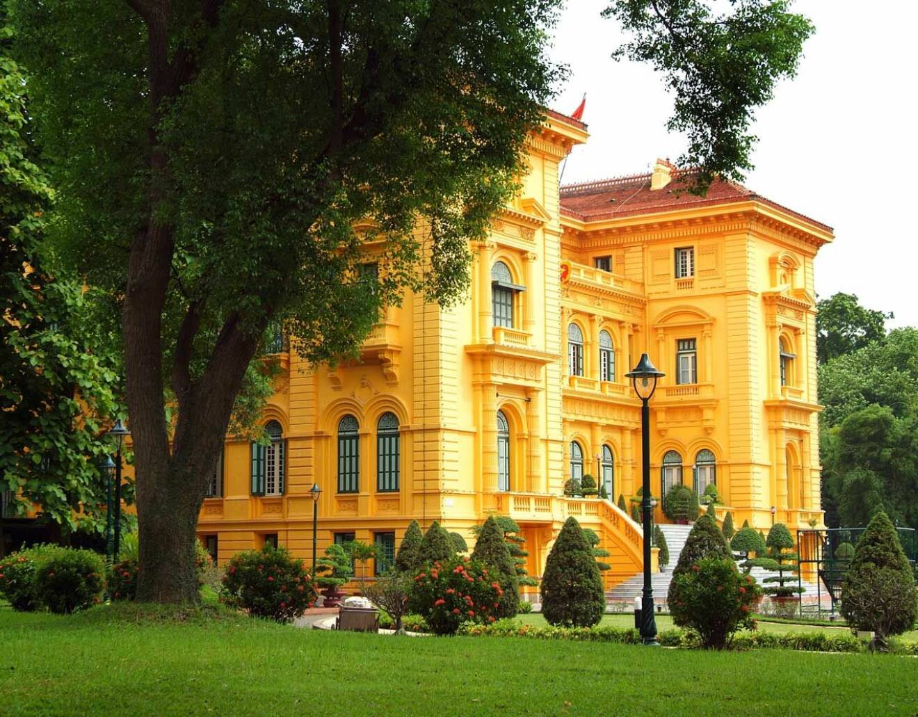Presidentpalatset i Hanoi där Victoria och Daniel äter middag.