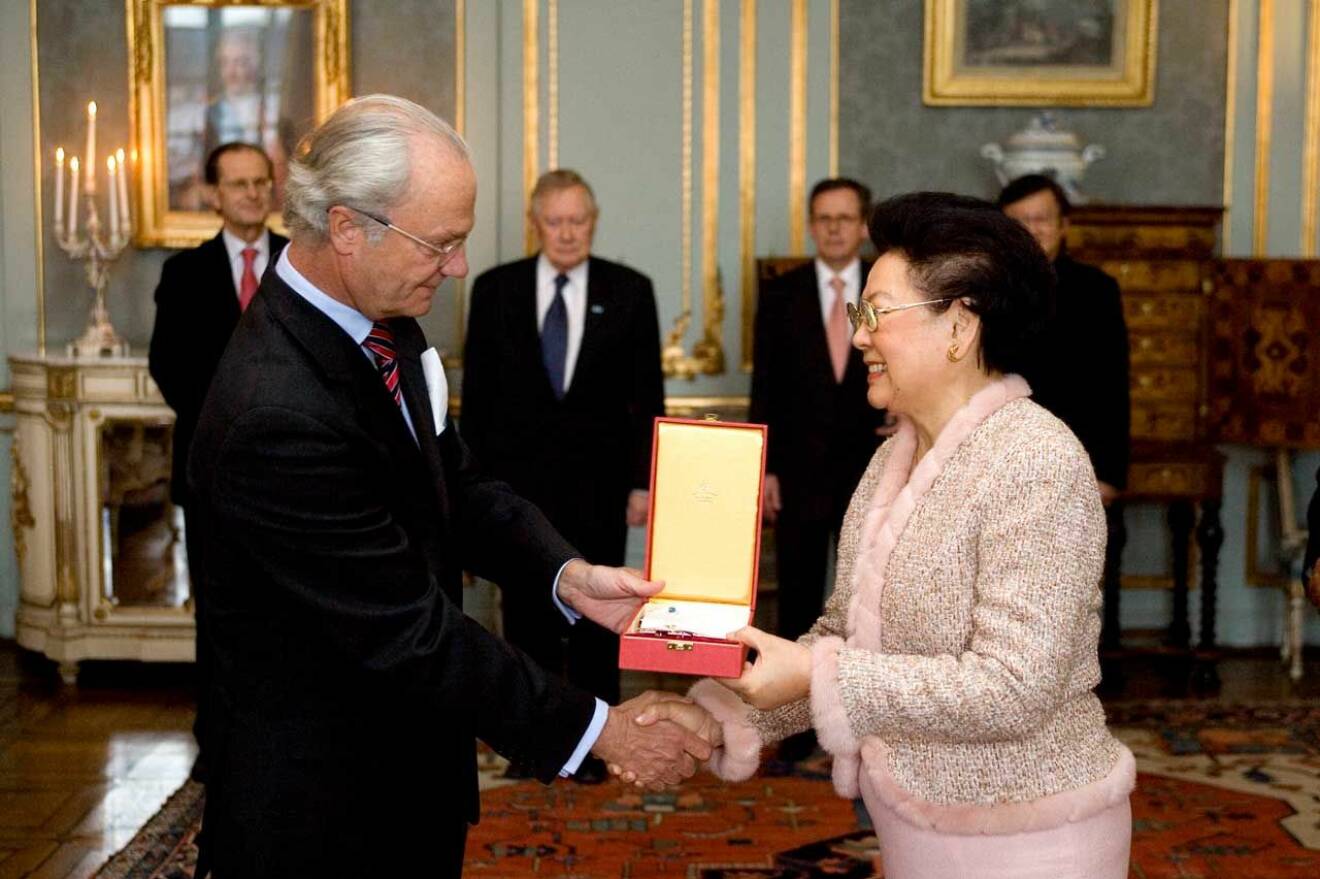 Kungen delar ut Nordstjärneorden till Alice Cheng 2007.