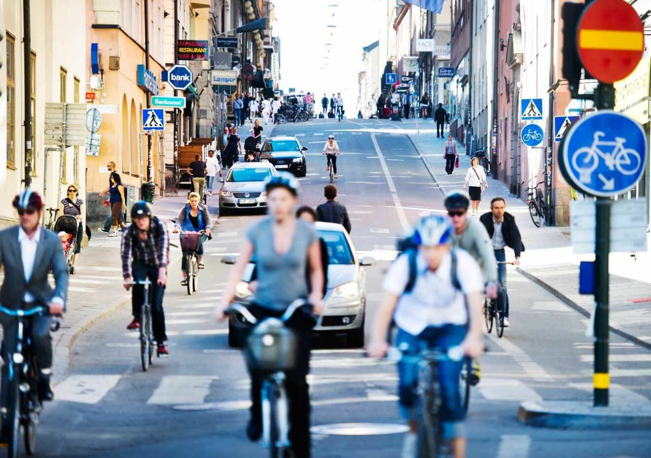 Cyklister i Götgatsbacken i Stockholm.